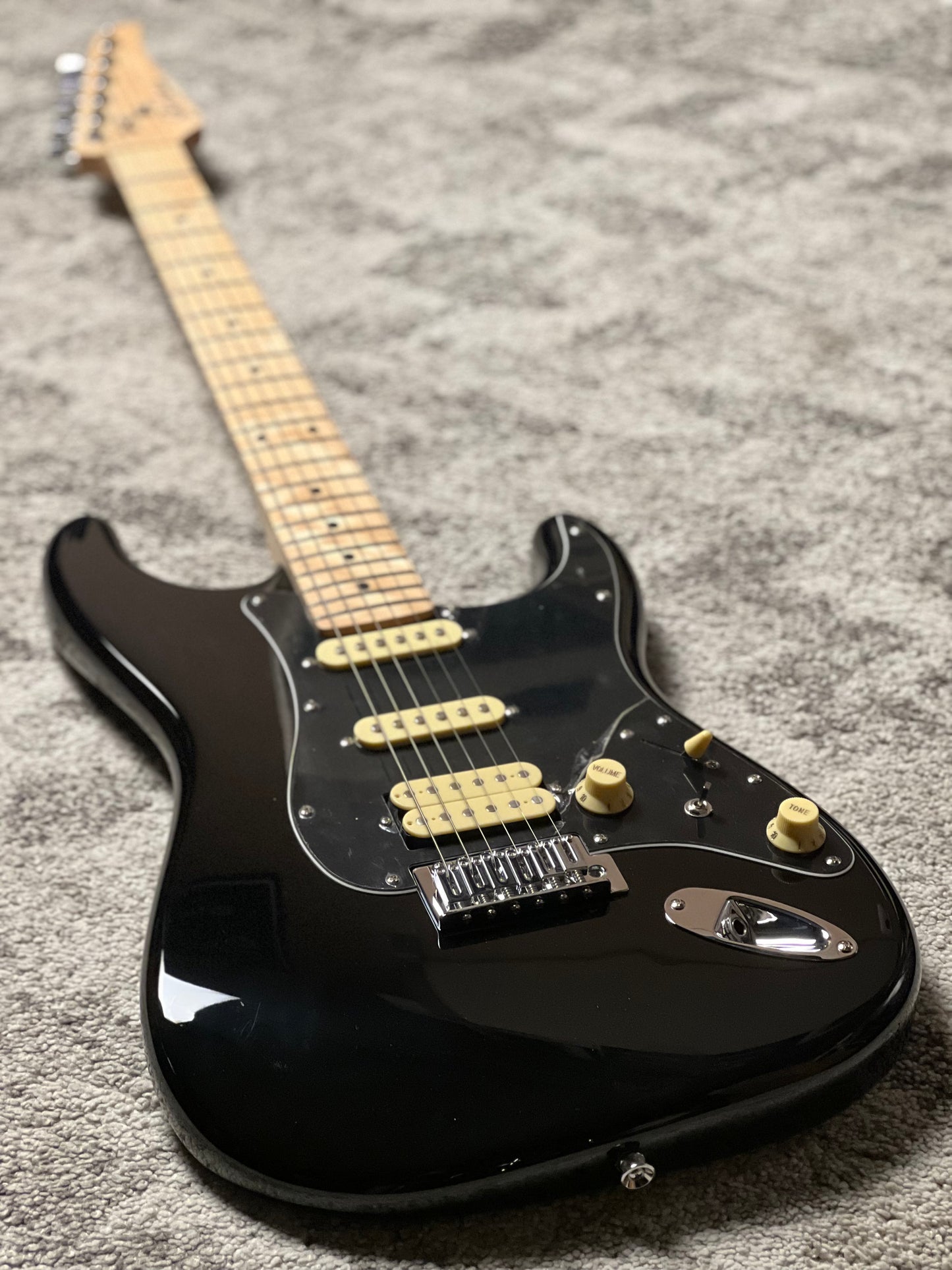 SLX Hawk Classic Essentials 22 HSS with Maple FB in Black