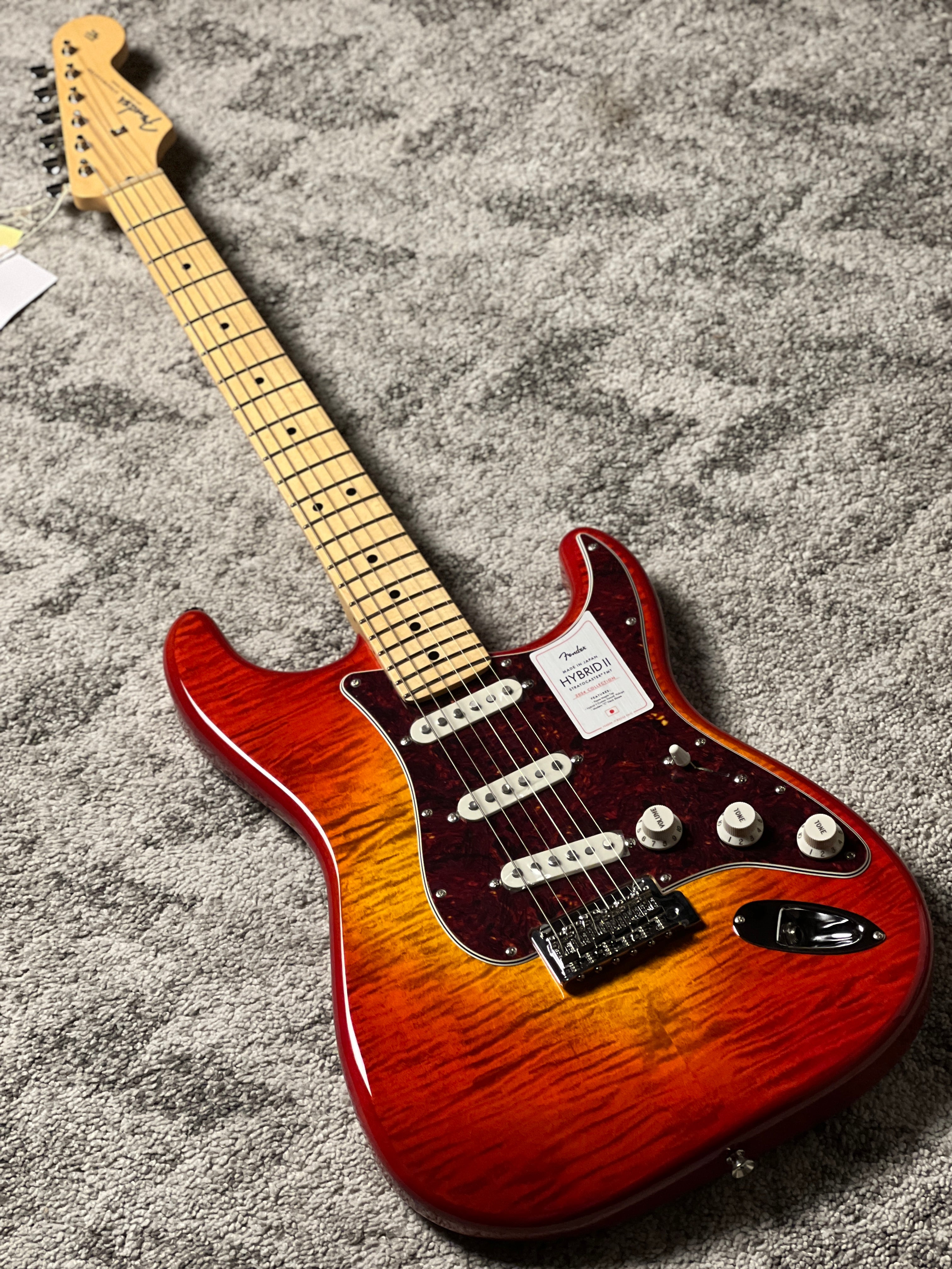 2025/7購入 Fender Hybrid II Stratocaster Fender Japan Hybrid II Stratocaster with Maple FB in Flame