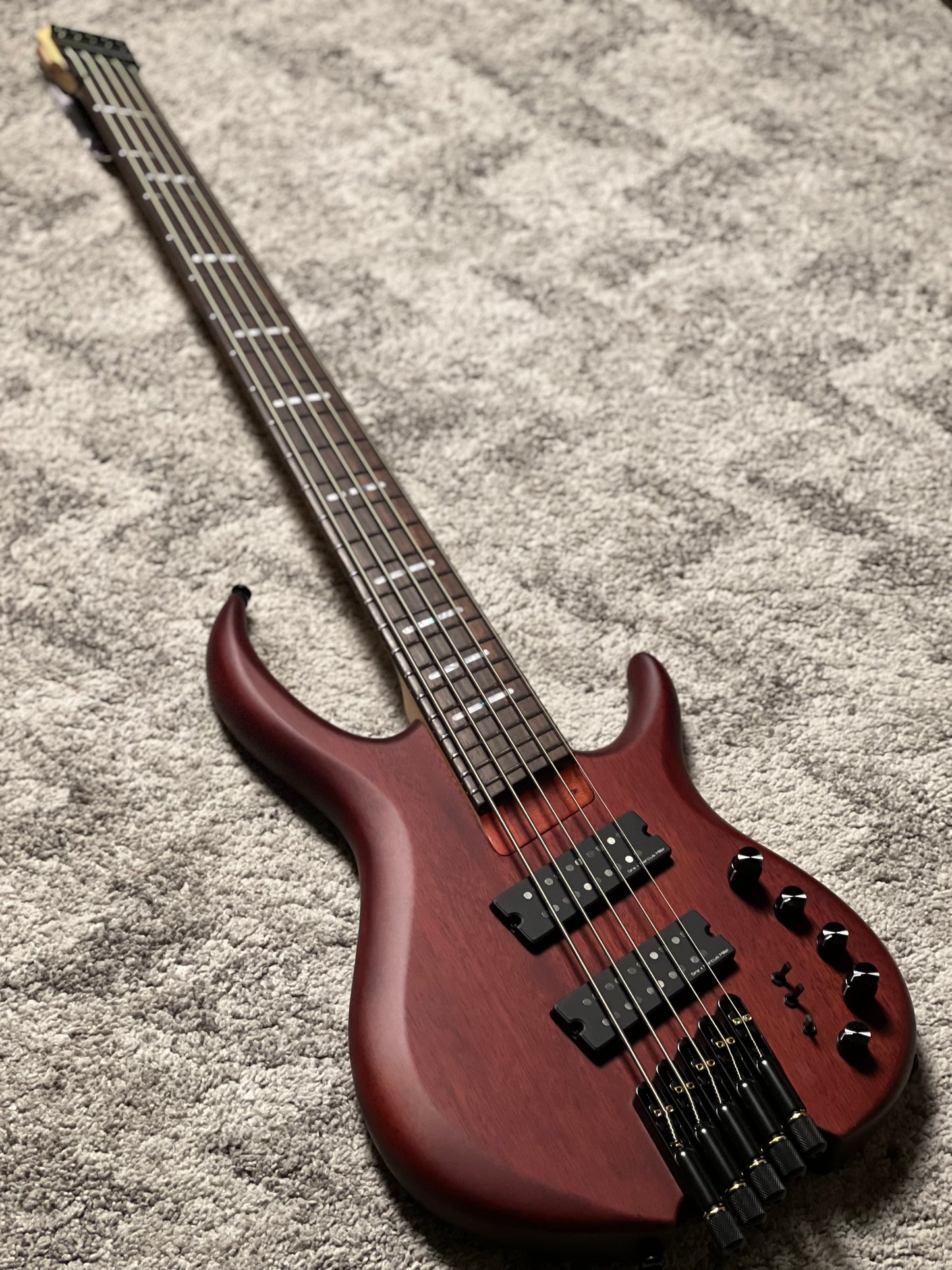 Sire Marcus Miller M6 5-string Headless in Mahogany Satin