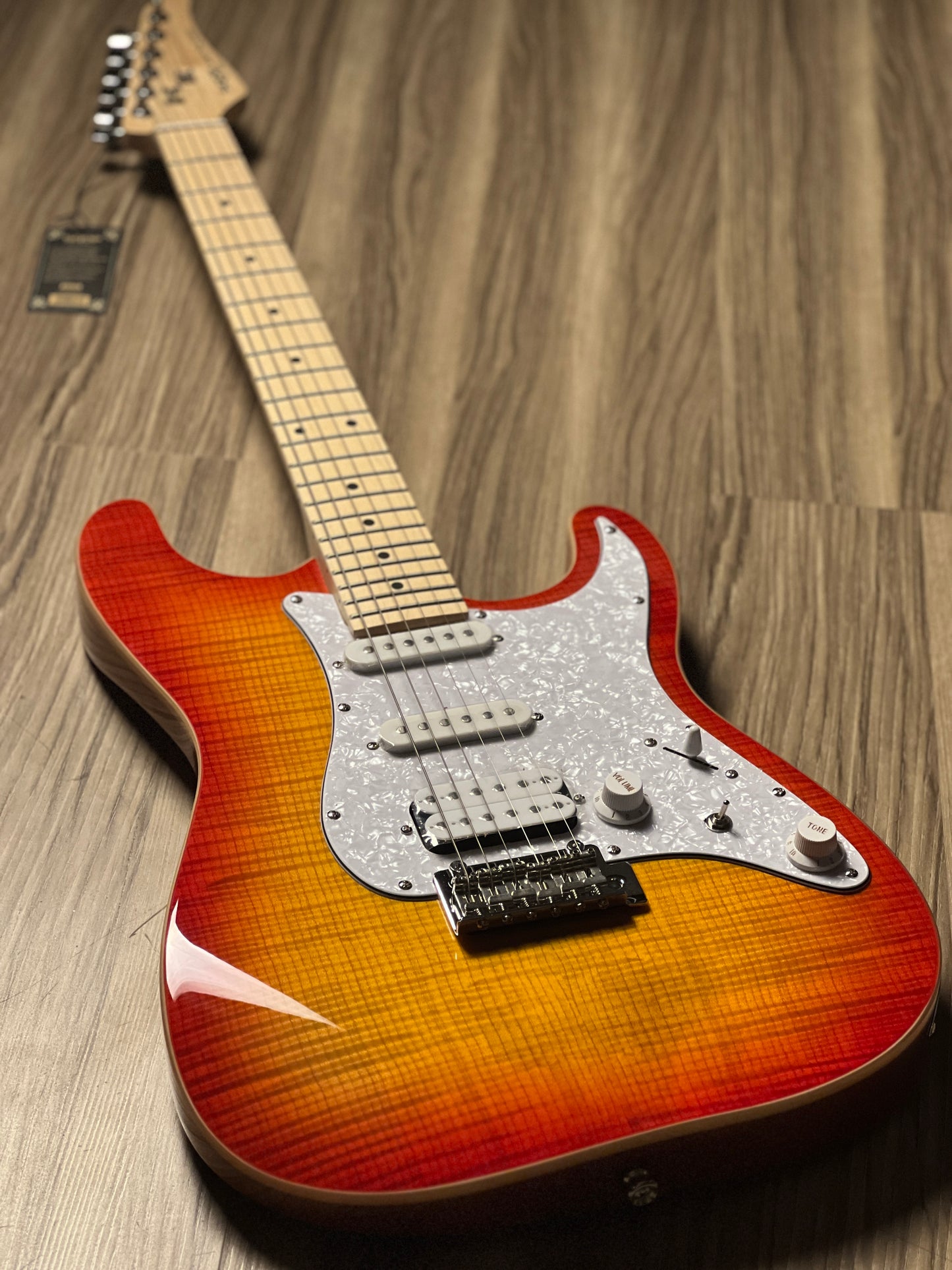 SQOE SEIB680 HSS with Flame Maple Top in Cherry Sunburst