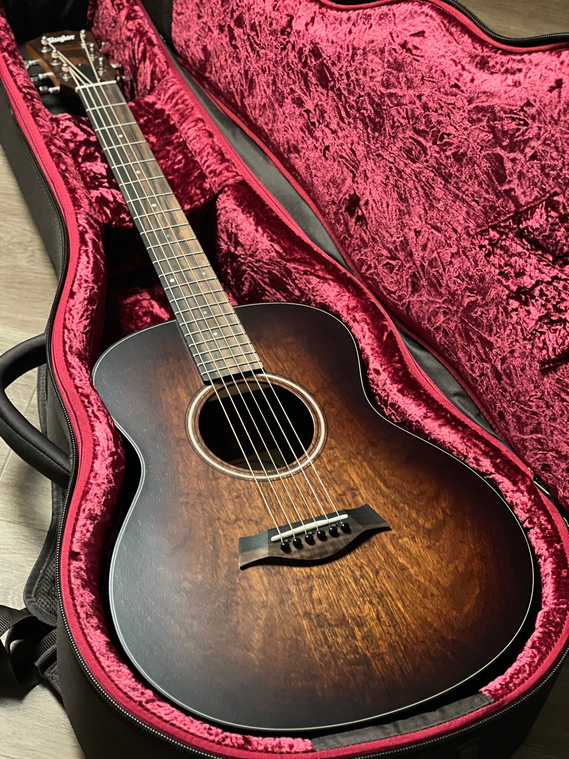 Taylor GS Mini-e Koa Plus in Shaded Edgeburst – nafiriguitar.com