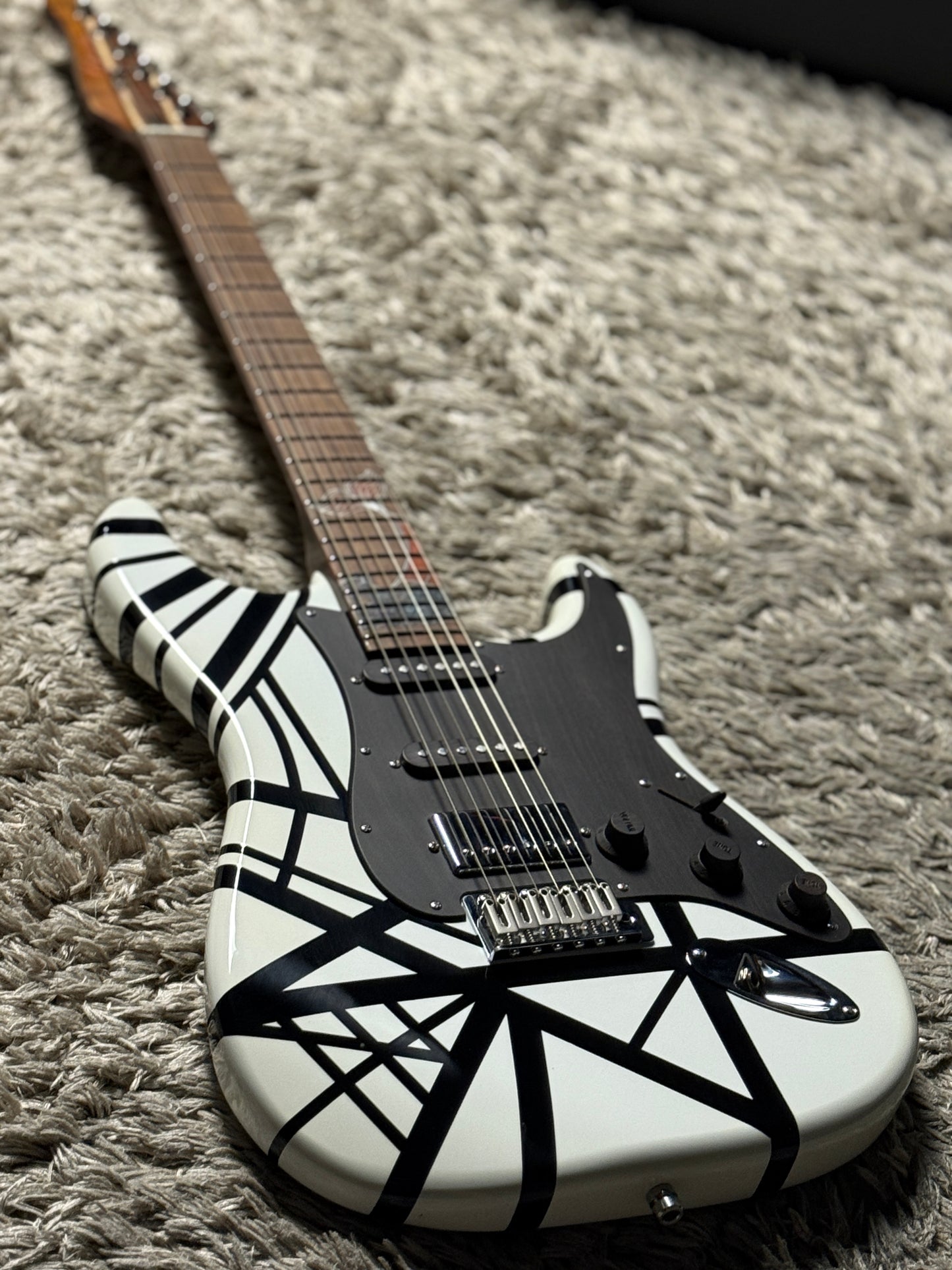 Dhatarattha Custom DST HSS in White with Black Stripes and "Whale Tail" Inlay