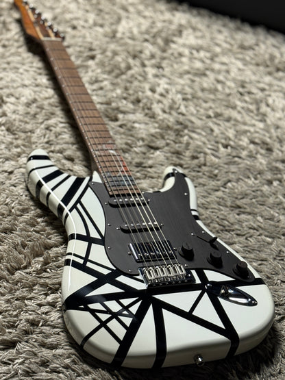 Dhatarattha Custom DST HSS in White with Black Stripes and "Whale Tail" Inlay