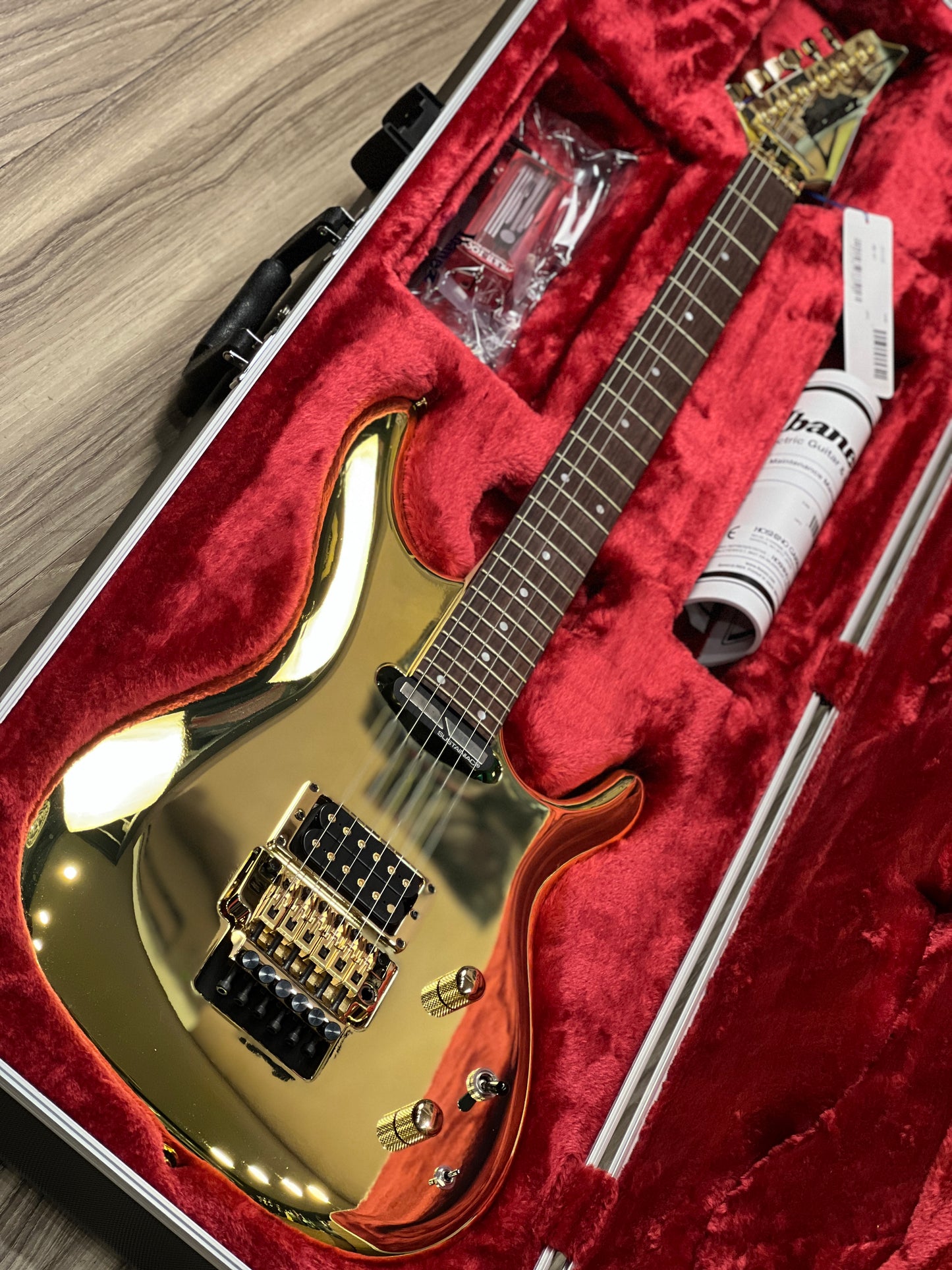 Ibanez JS1GD Joe Satriani Signature in Gold Boy with Case Limited Edition F2507381