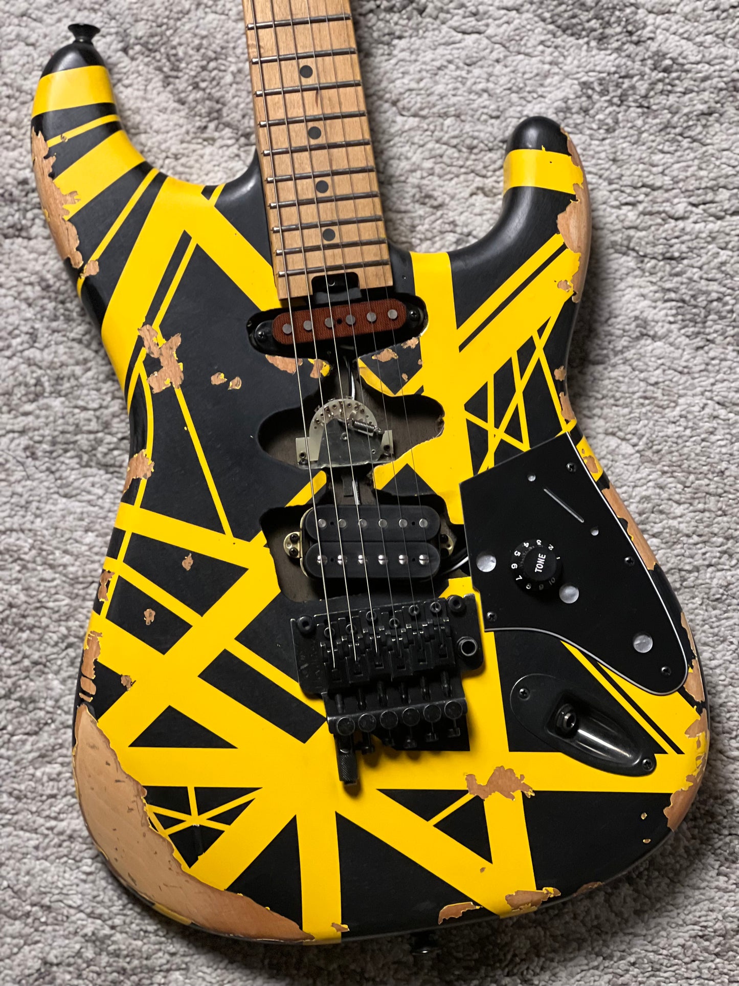EVH Striped Series Frankenstein Frankie in Black w/Yellow Stripes