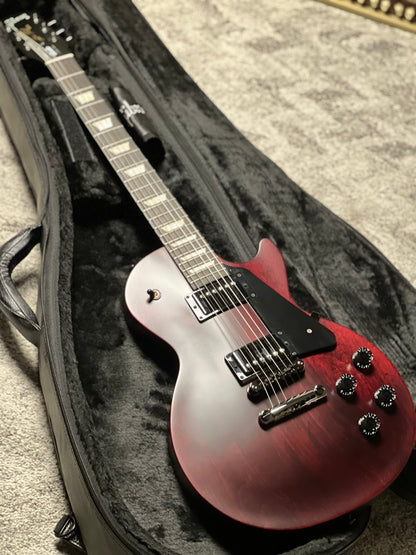 Gibson Les Paul Modern Studio in Wine Red Satin 215240177