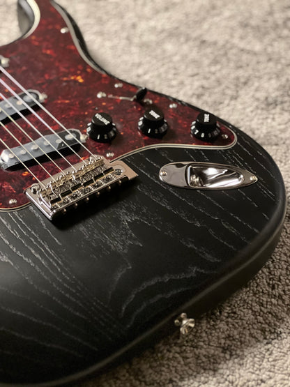 Fender MIJ Limited Stratocaster with RW FB in Raw Ash Black JD25011582