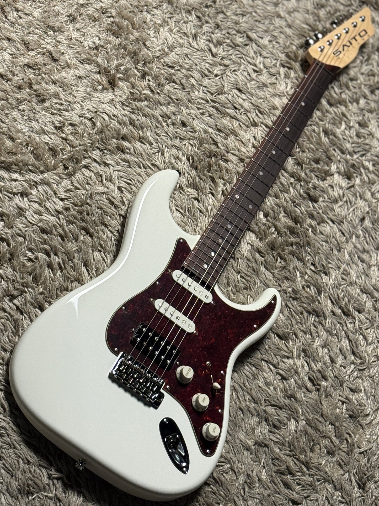 Saito S-622CS SSH Heritage with Rosewood in Olympic White with Tortoise PG 253046