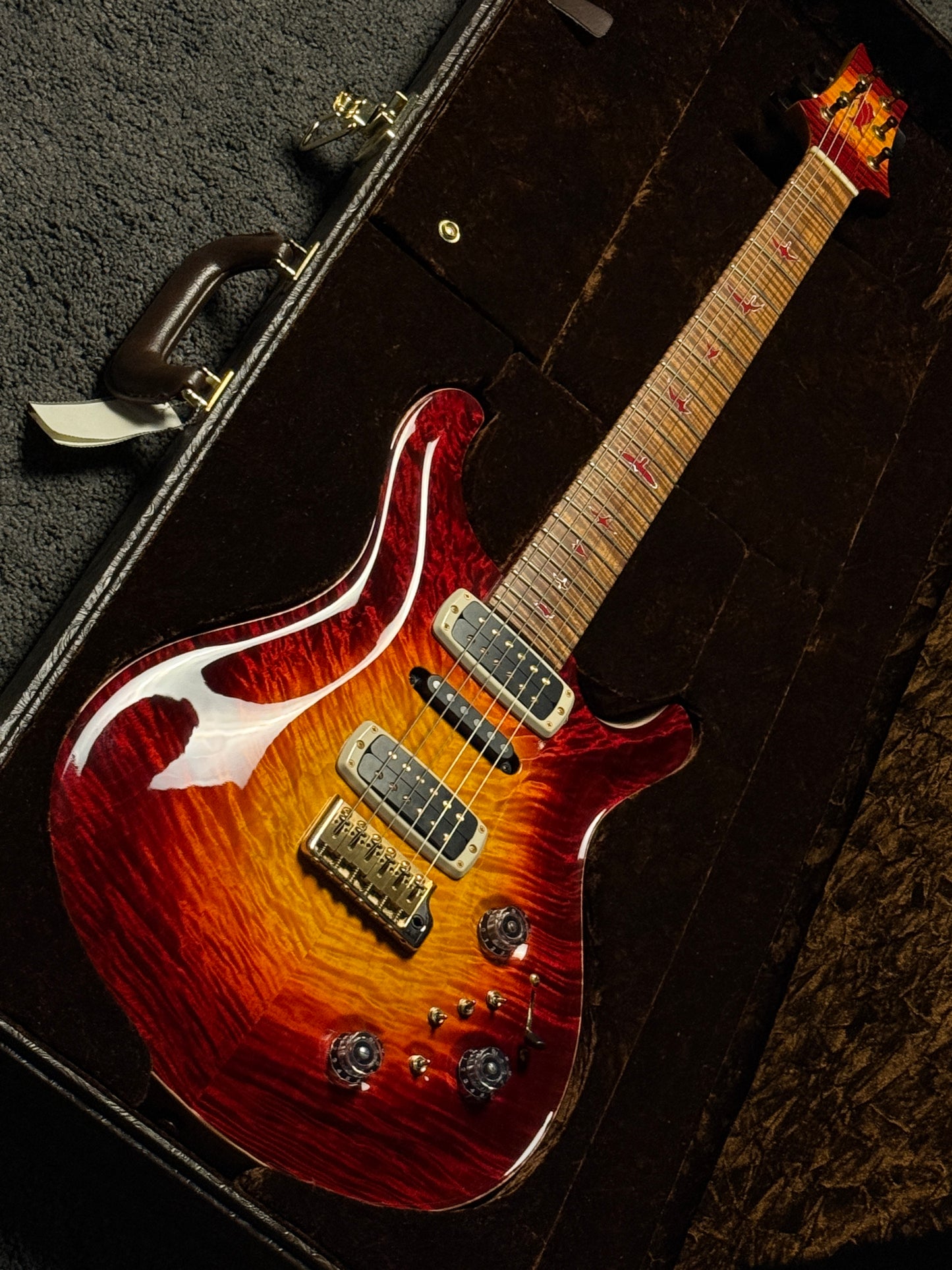 PRS Private Stock Modern Eagle V Piezo in Dragon's Breath Glow 327530