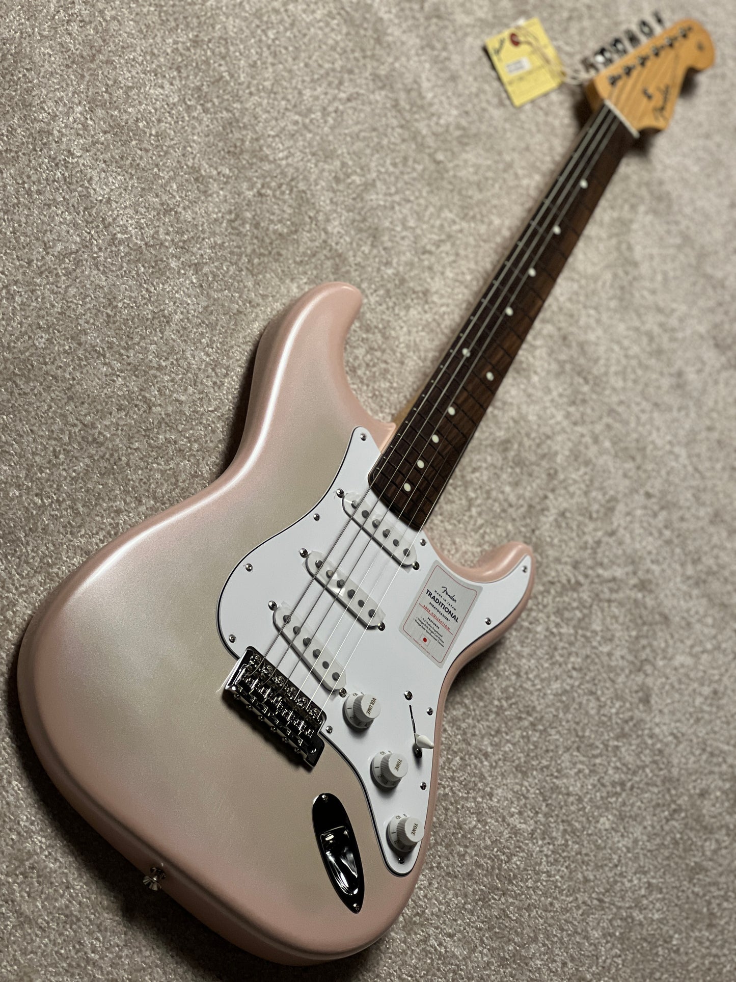 Fender Japan Traditional 2025 Collection 60s Stratocaster with RW FB in Stardust Pink JD25013197