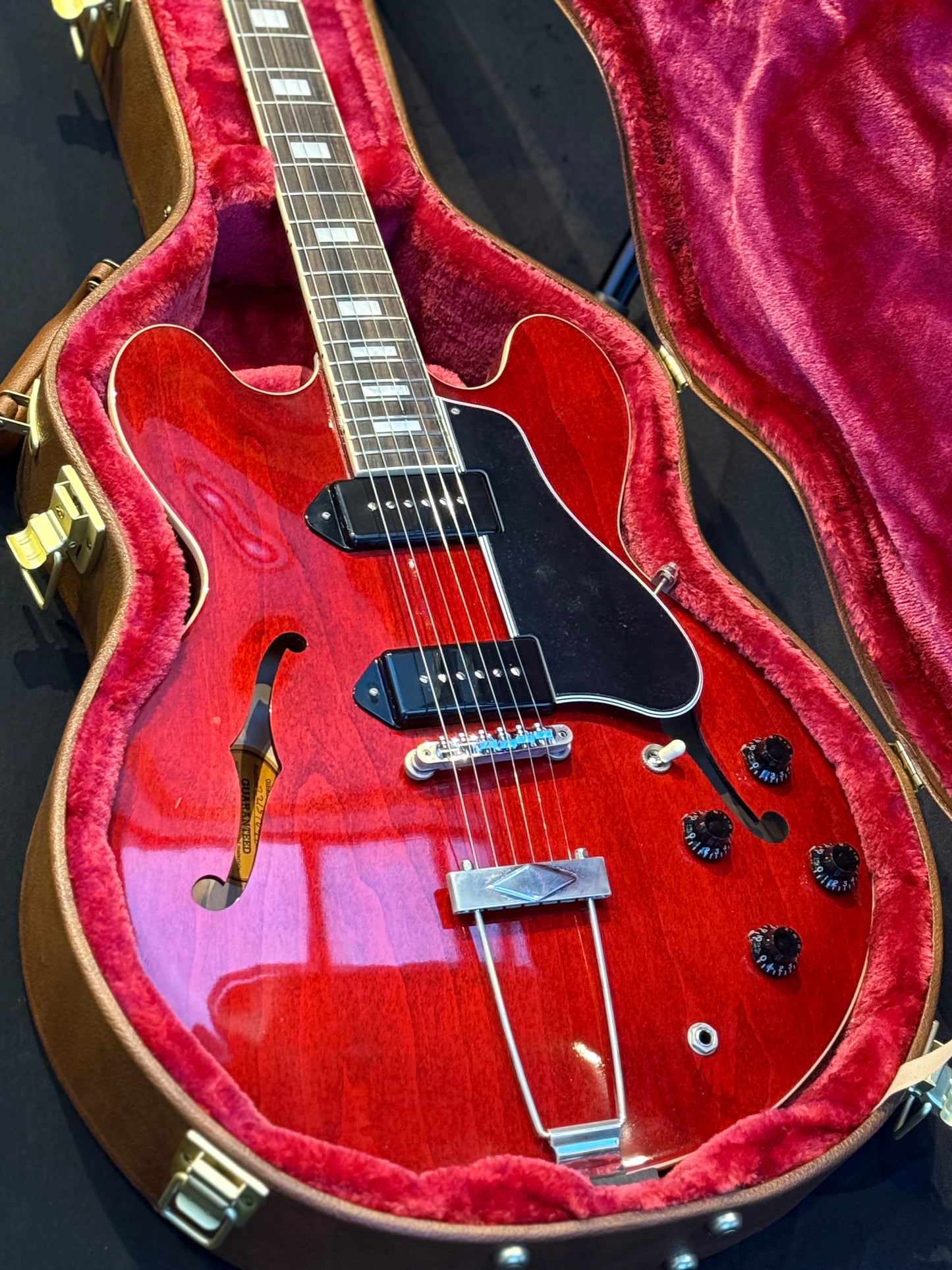 Gibson ES-330 in Sixties Cherry  with case