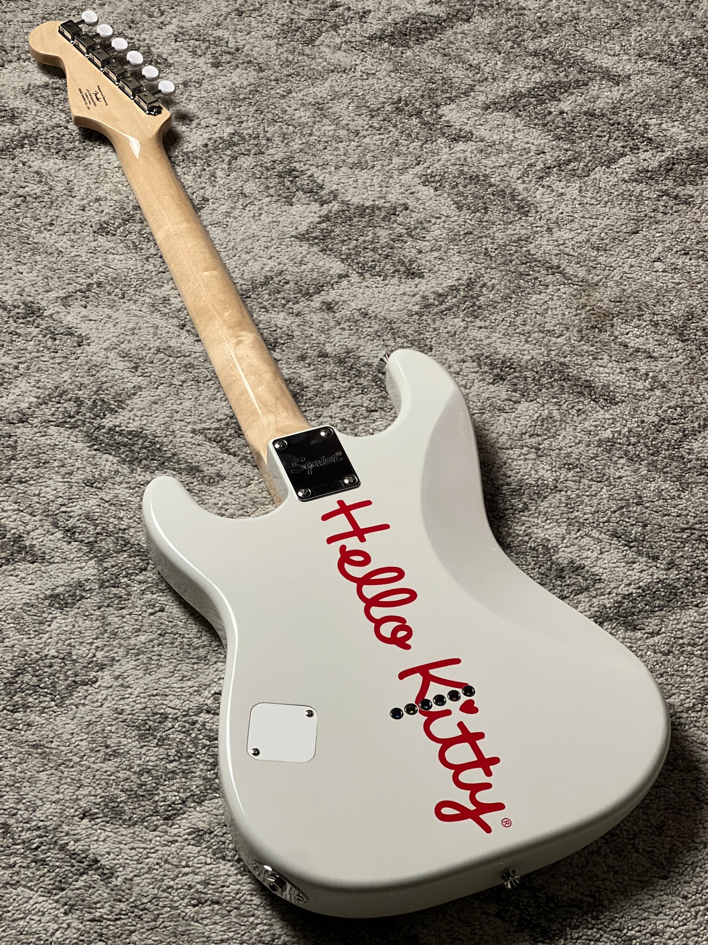 Squier by Fender Limited Edition Hello Kitty Stratocaster with Maple FB in White