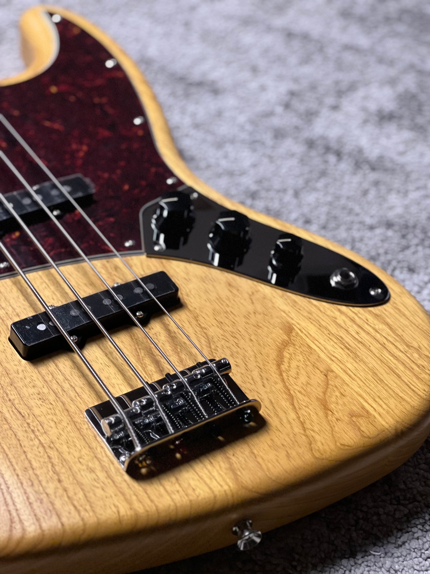 Fender MIJ Limited Jazz Bass Guitar with RW FB in Raw Ash Vintage Natural JD25010606