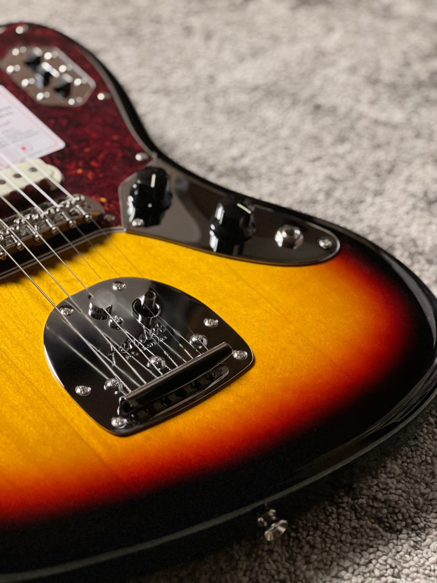 Fender Japan Traditional 60s Jaguar with RW FB in 3-Color Sunburst JD25032759