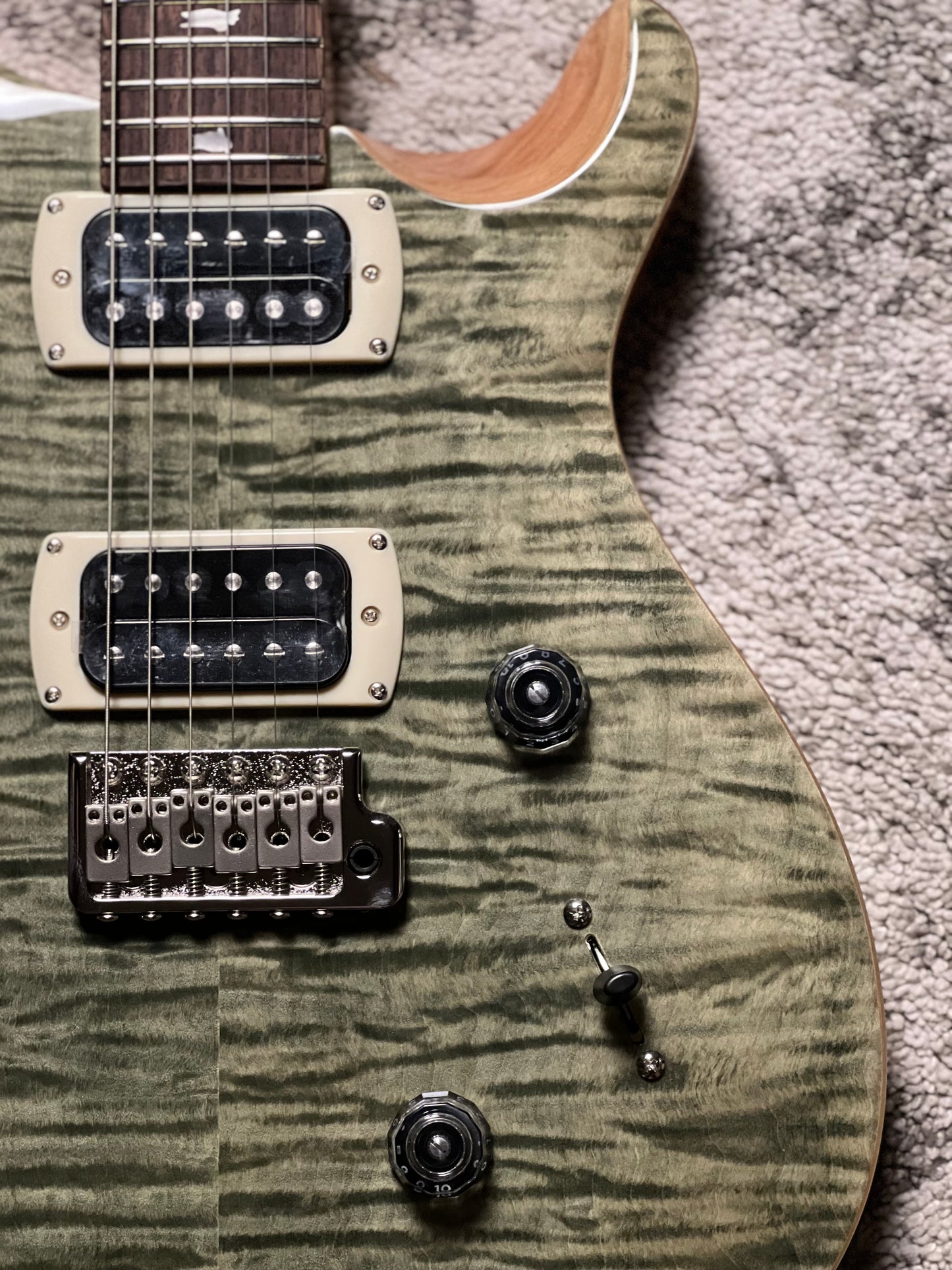 PRS SE Custom 24 Flame in Trampas Green