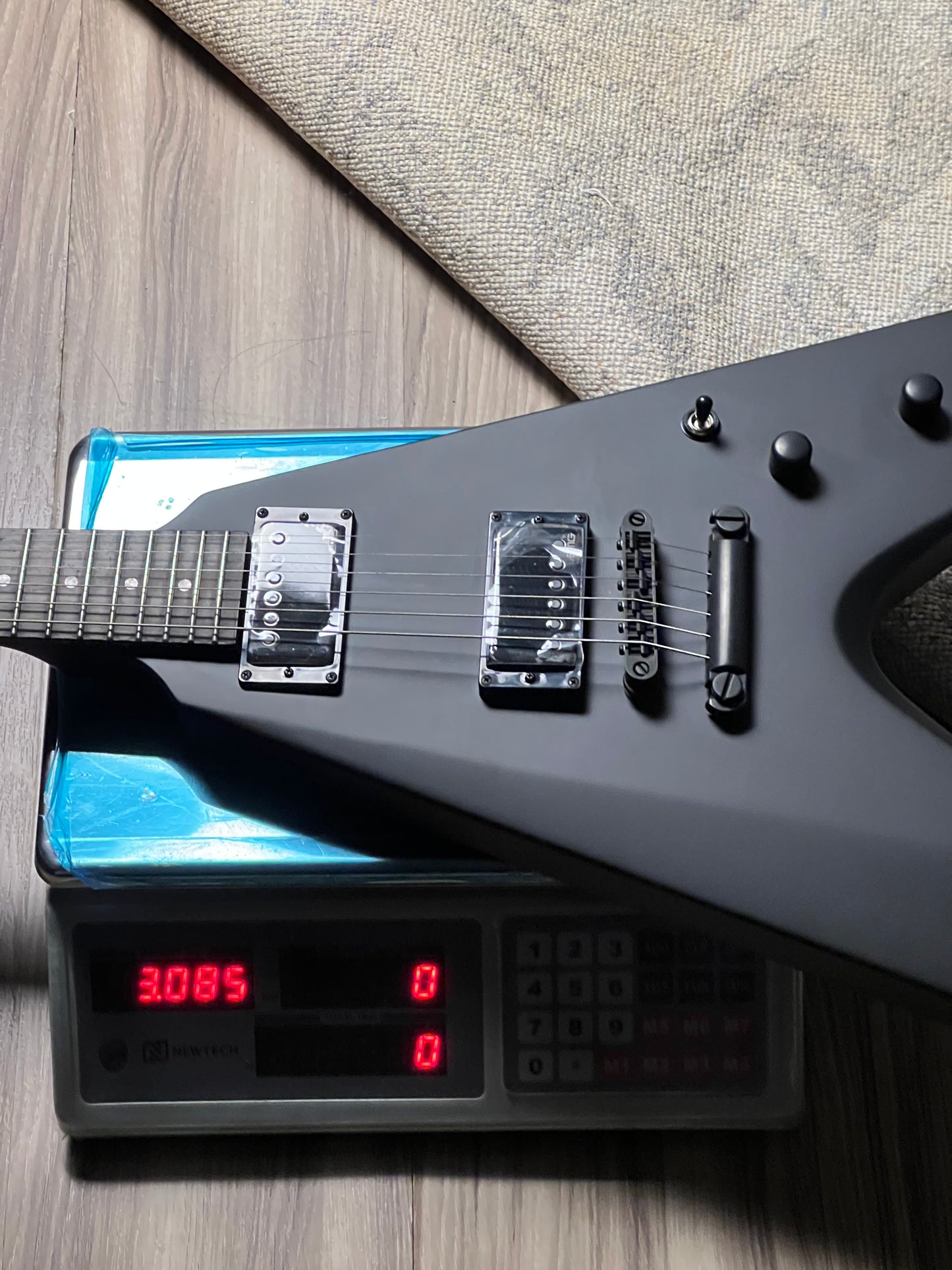 ESP LTD Vulture BLKS James Hetfield Signature in Black Satin W23111260