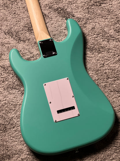 Squier Debut Series Stratocaster with Laurel FB in Sea Foam Green