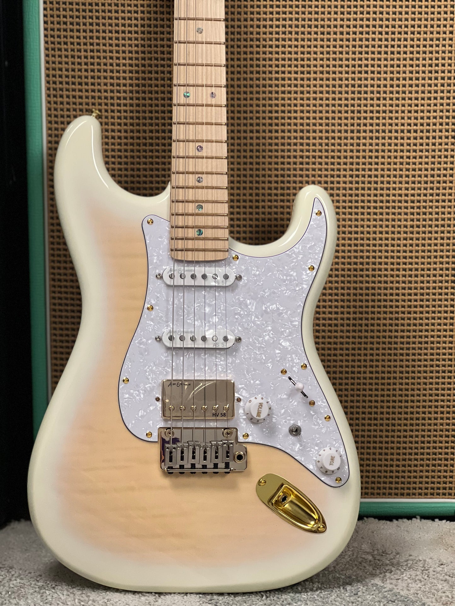 Soloking MS-1 FM Artisan พร้อมคอเปลวไฟย่างใน Nafiri Special Run สีแดงใส JESCAR 