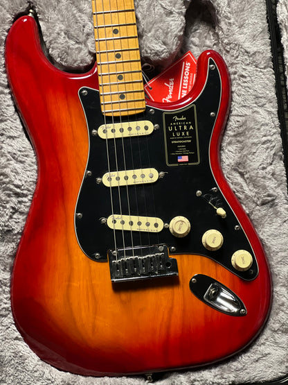 Fender American Ultra Luxe Stratocaster with Maple FB in Plasma Red Burst US210079410