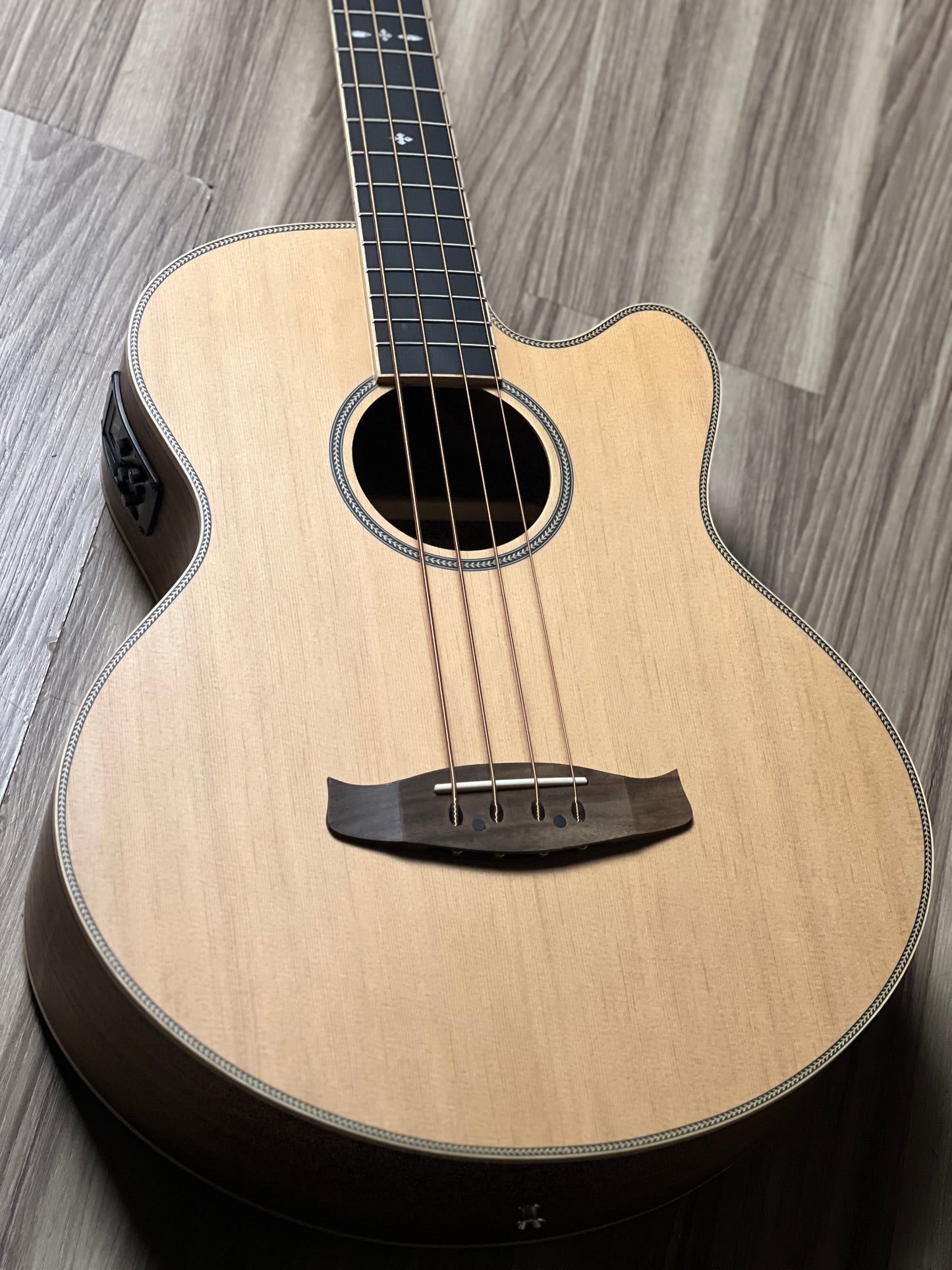 Tanglewood TRU 7AB CE BW Reunion Pro Acoustic Bass Solid Top Cutaway in Black Walnut w/Bag