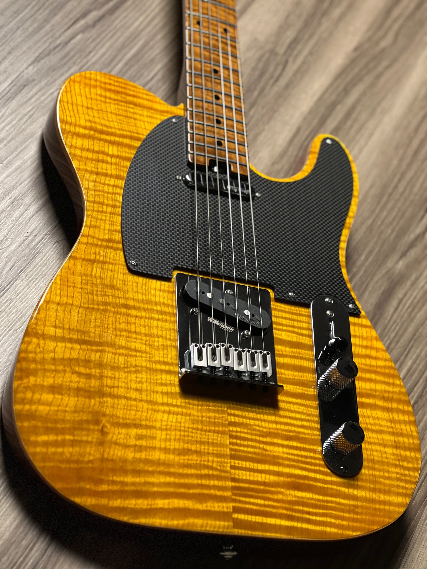 Soloking MT-1 FM 22 Artisan FMN with Roasted Flame Maple Neck in Amber