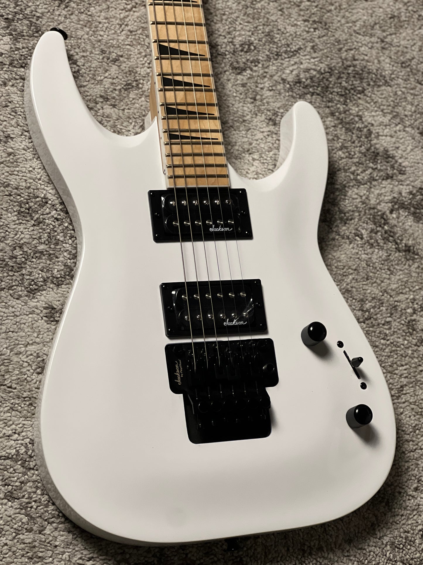 Jackson JS Series Dinky DKA-M JS32 in Snow White