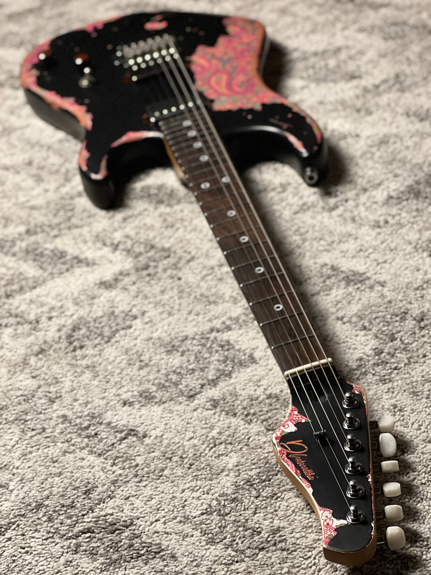 Dhatarattha Performance DST HH in Black Over Pink Paisley with RW FB Nitro Relic (Covered Pickups)