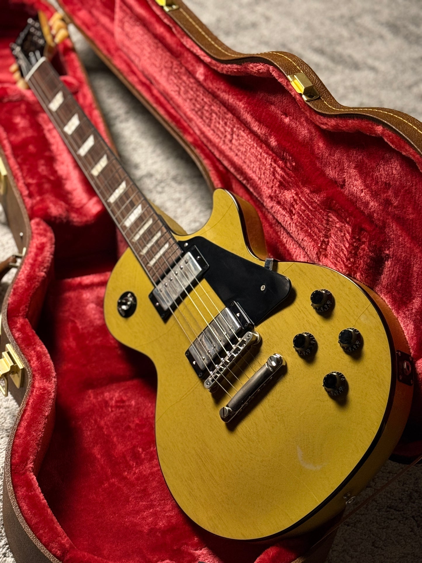 Gibson Les Paul Standard 50s Mahogany Top in TV Yellow  with Case 230640081 (B STOCK)