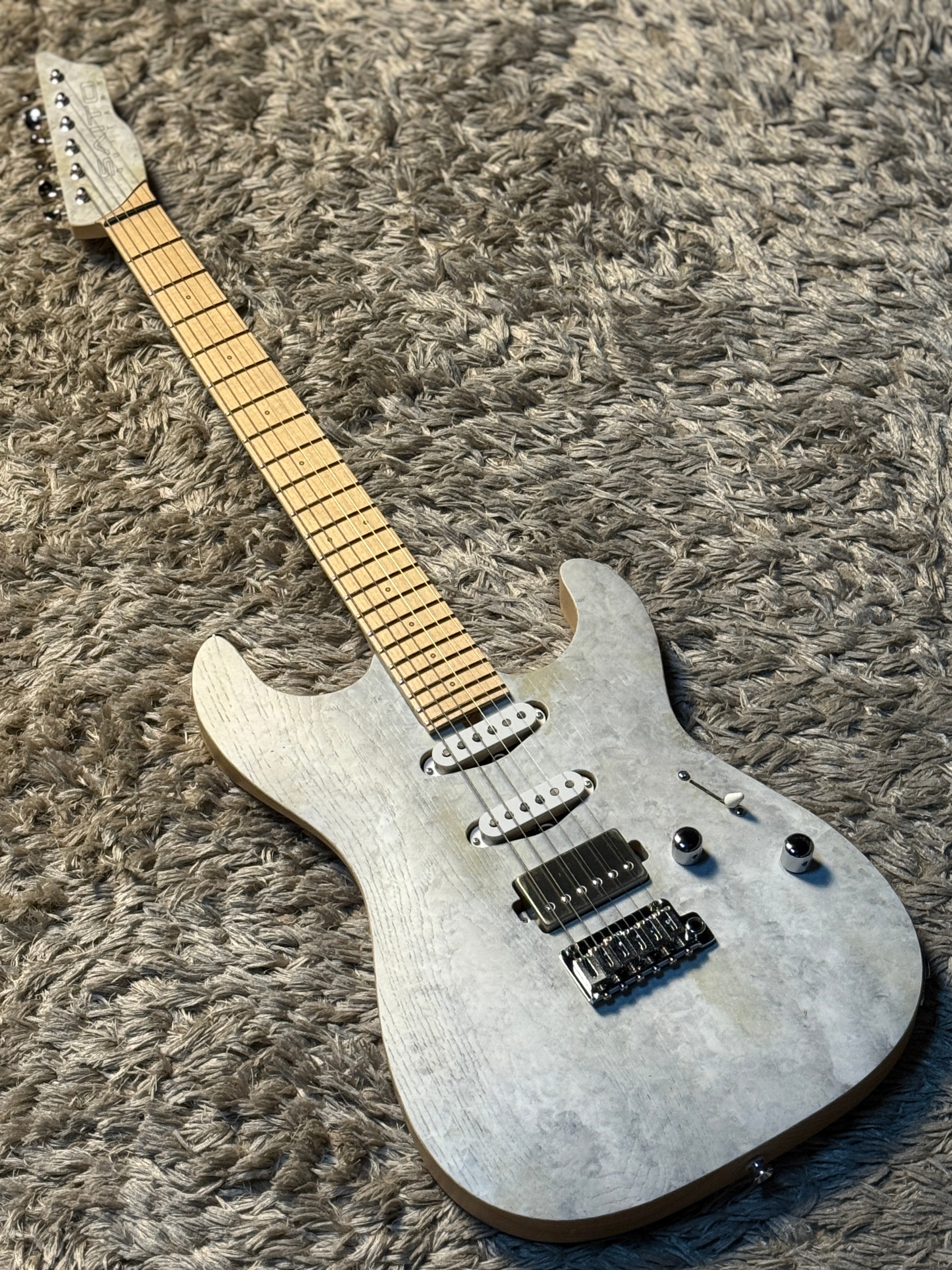 Saito S-622 SSH with Maple in White Granite 253032 – nafiriguitar.com