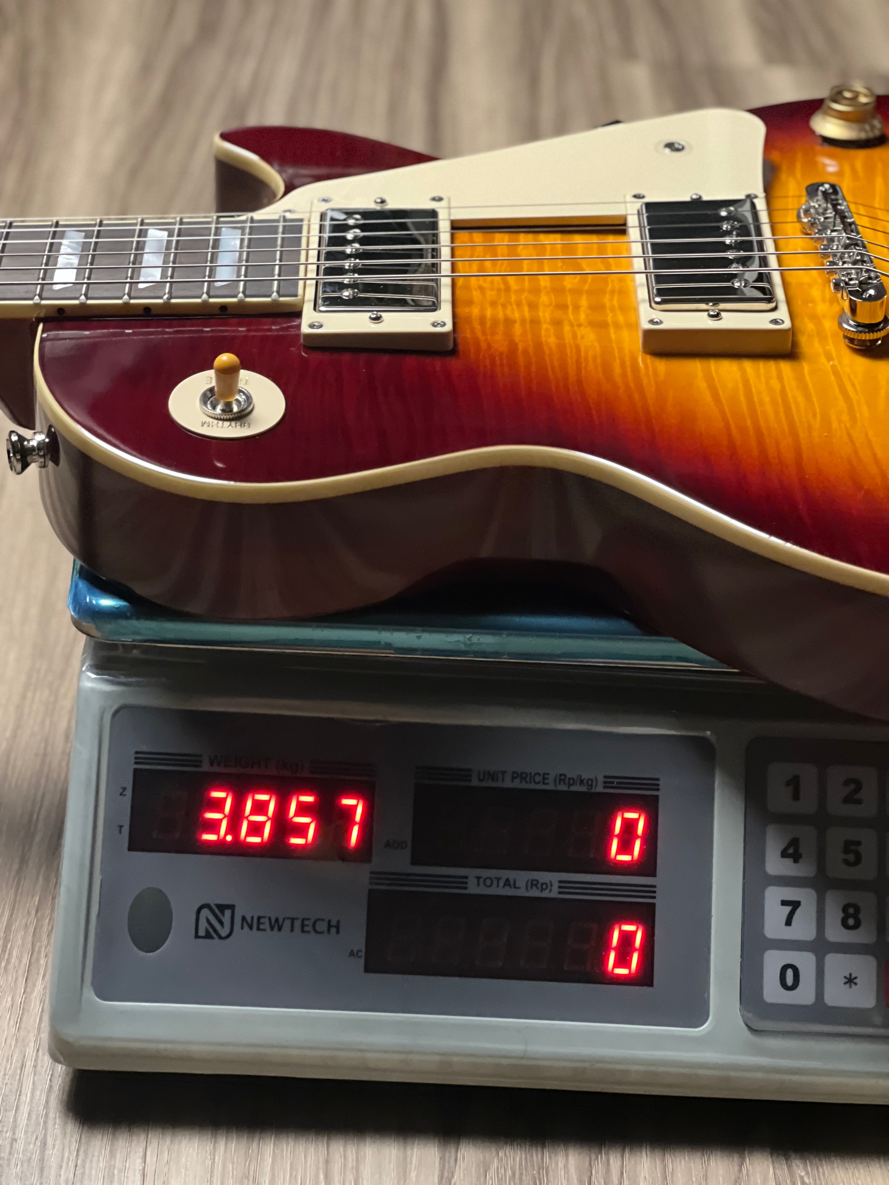 Epiphone 1959 Les Paul Standard Reissue in Deep Cherry Sunburst w