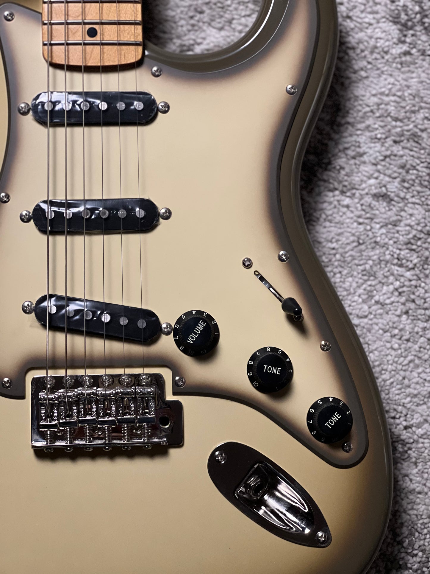 Squier FSR Classic Vibe 70s Stratocaster w/Black Pickguard in Antigua Burst