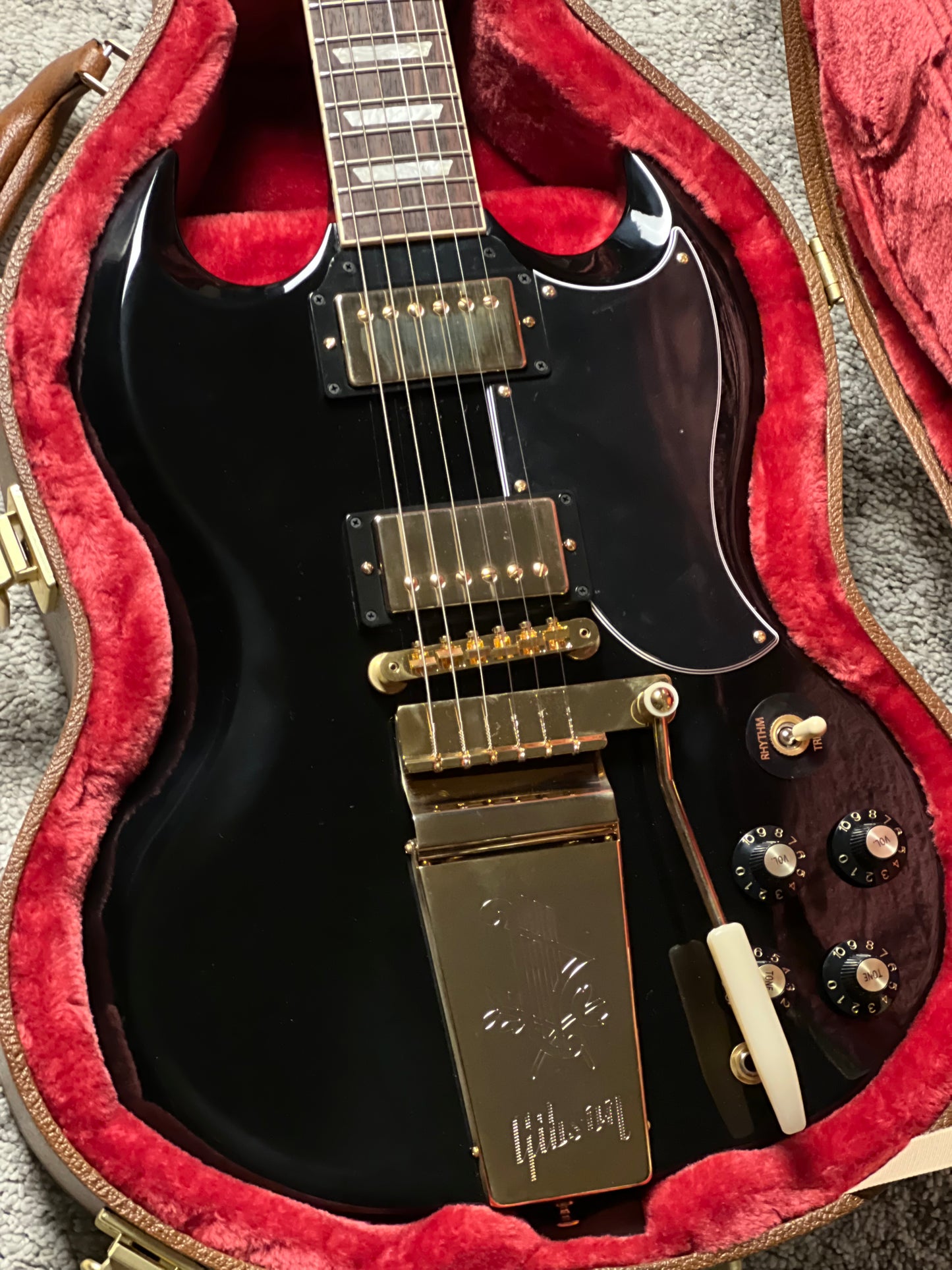Gibson SG Standard '61 Maestro Vibrola T-Type in Ebony w/Case 232950039