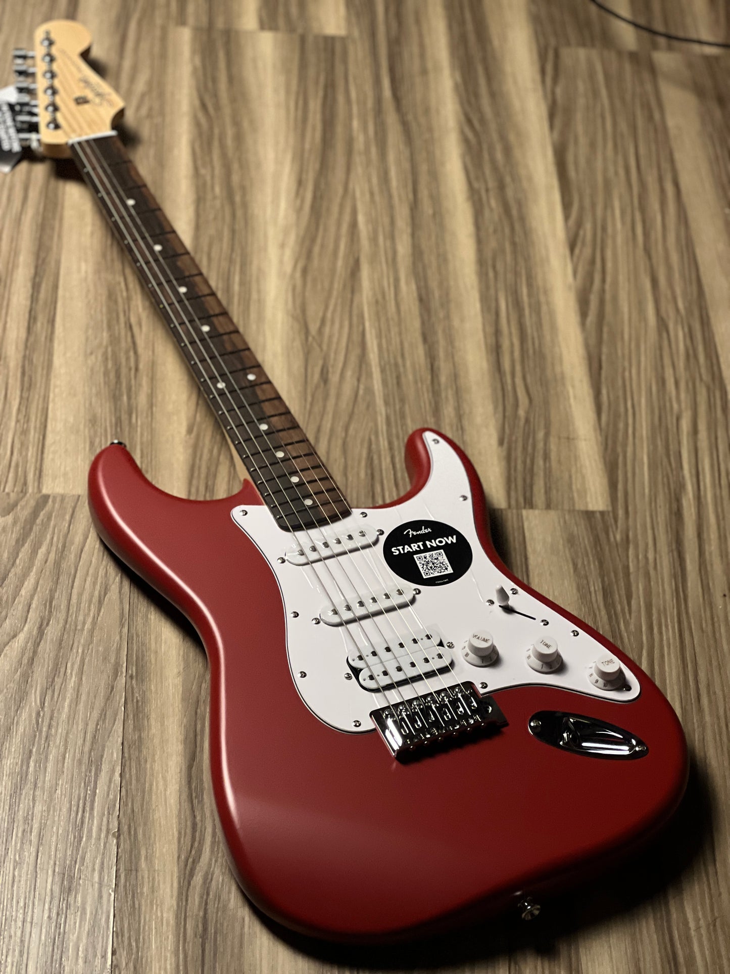Squier Debut Series Stratocaster HSS with Laurel FB in Dakota Red