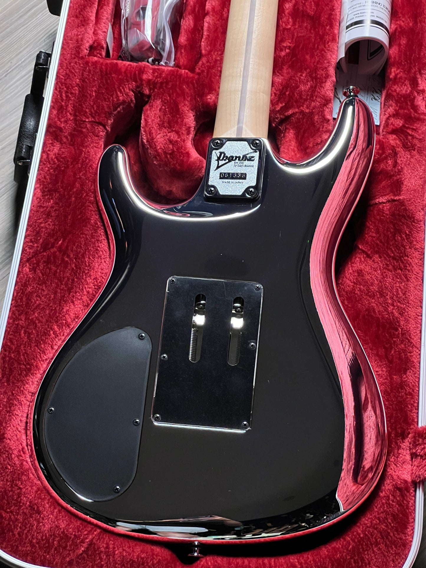 Ibanez JS3CR Joe Satriani Signature w/Case In Chrome Boy