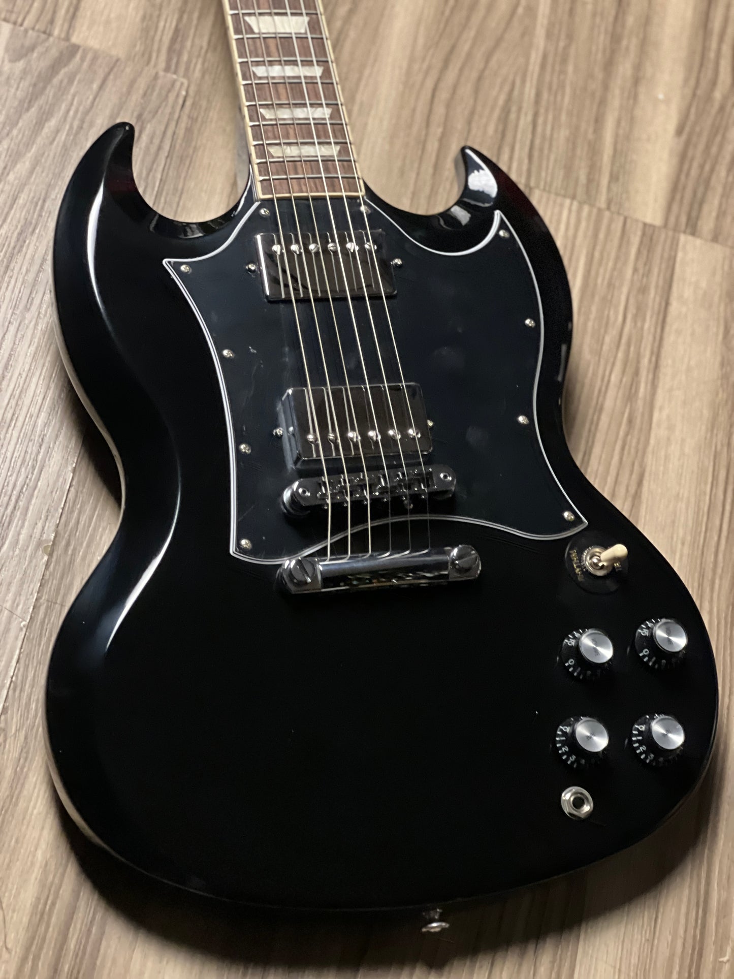 Gibson SG Standard in Ebony Modern Collection 231240223