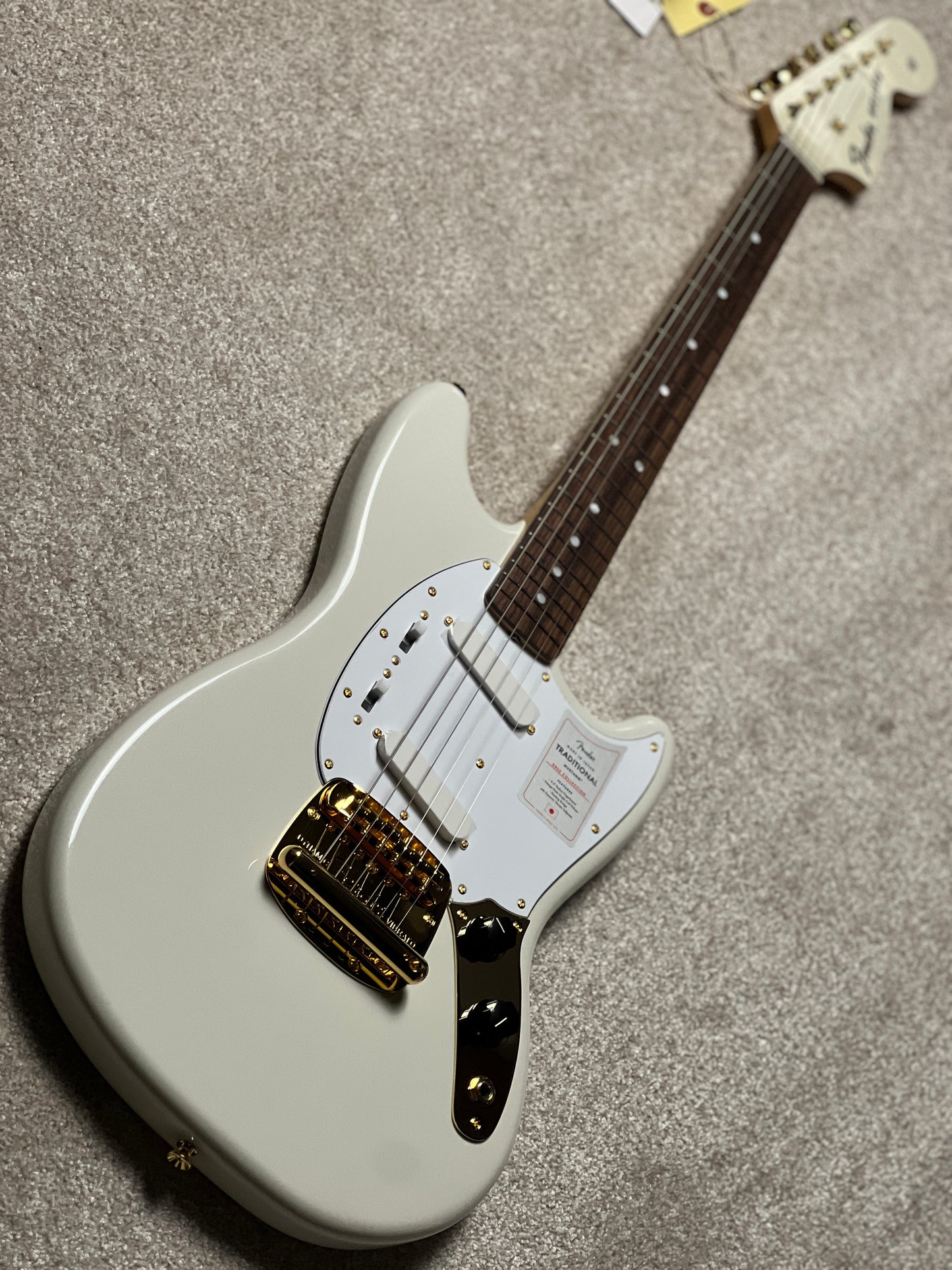 Fender Japan Traditional 2025 Collection 60s Mustang with RW FB in White Pearl JD25012670