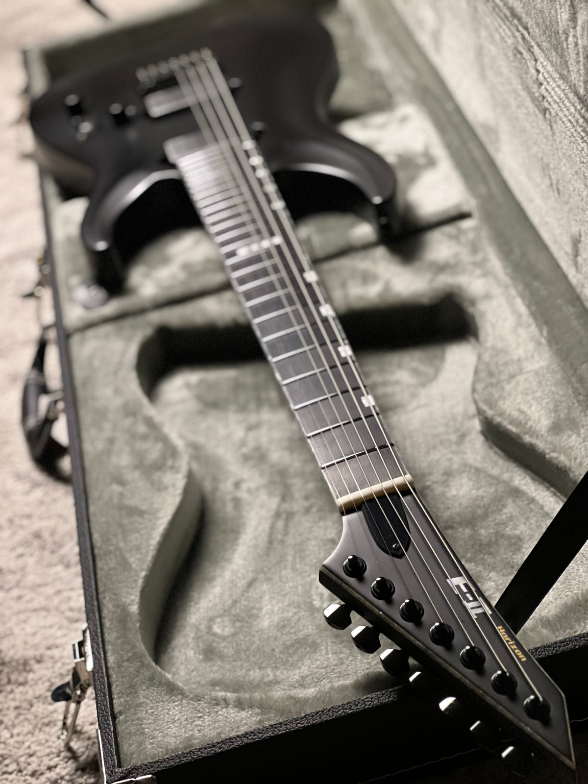 ESP E-II Horizon NT-7B Hipshot in Black satin ES0270263