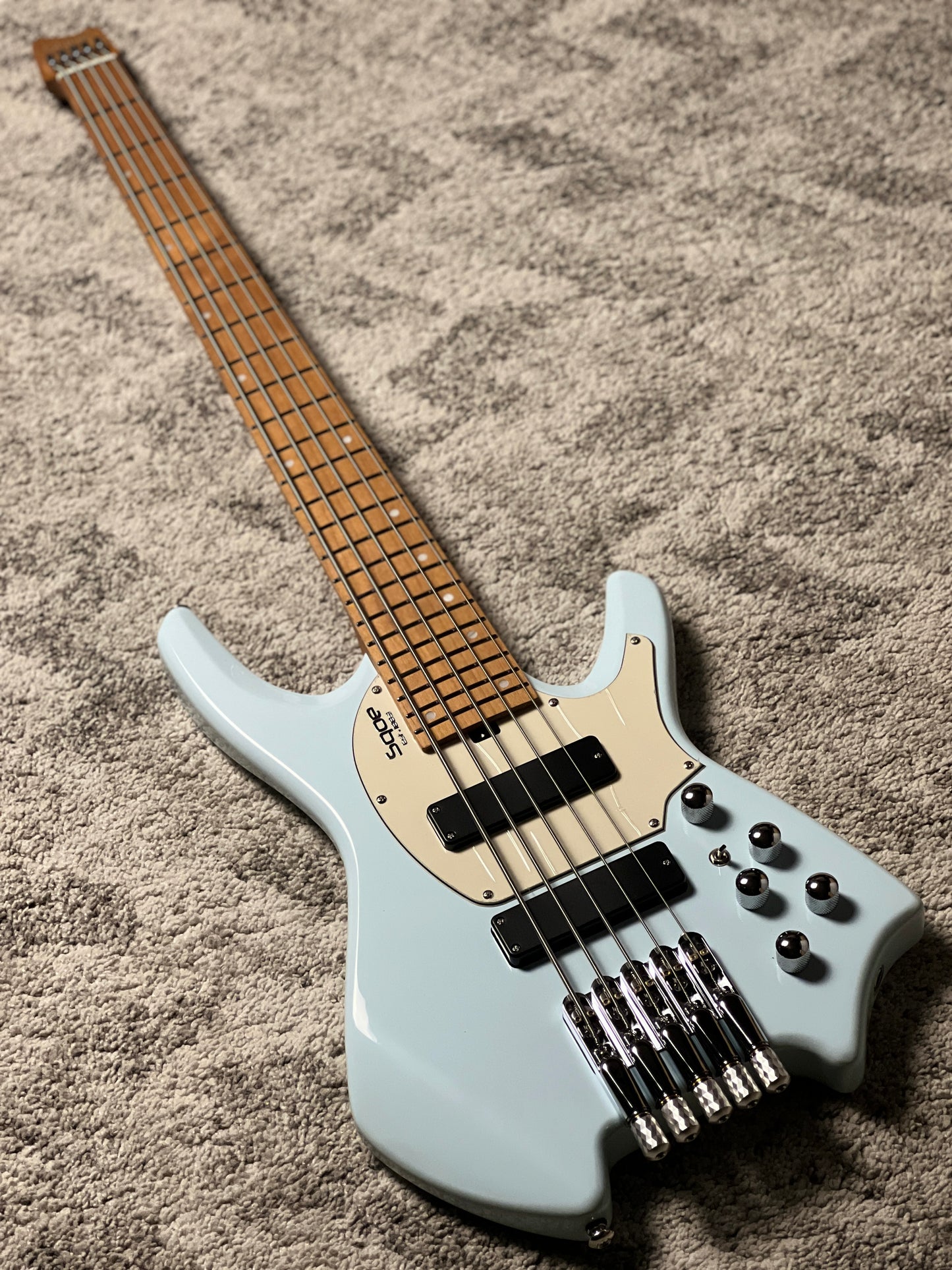 SQOE SBWT750 SBL Warrior 5-String Headless Bass in Sonic Blue