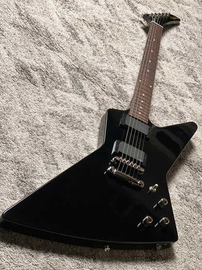 Epiphone Explorer 80s-EMG in Ebony w/Gigbag