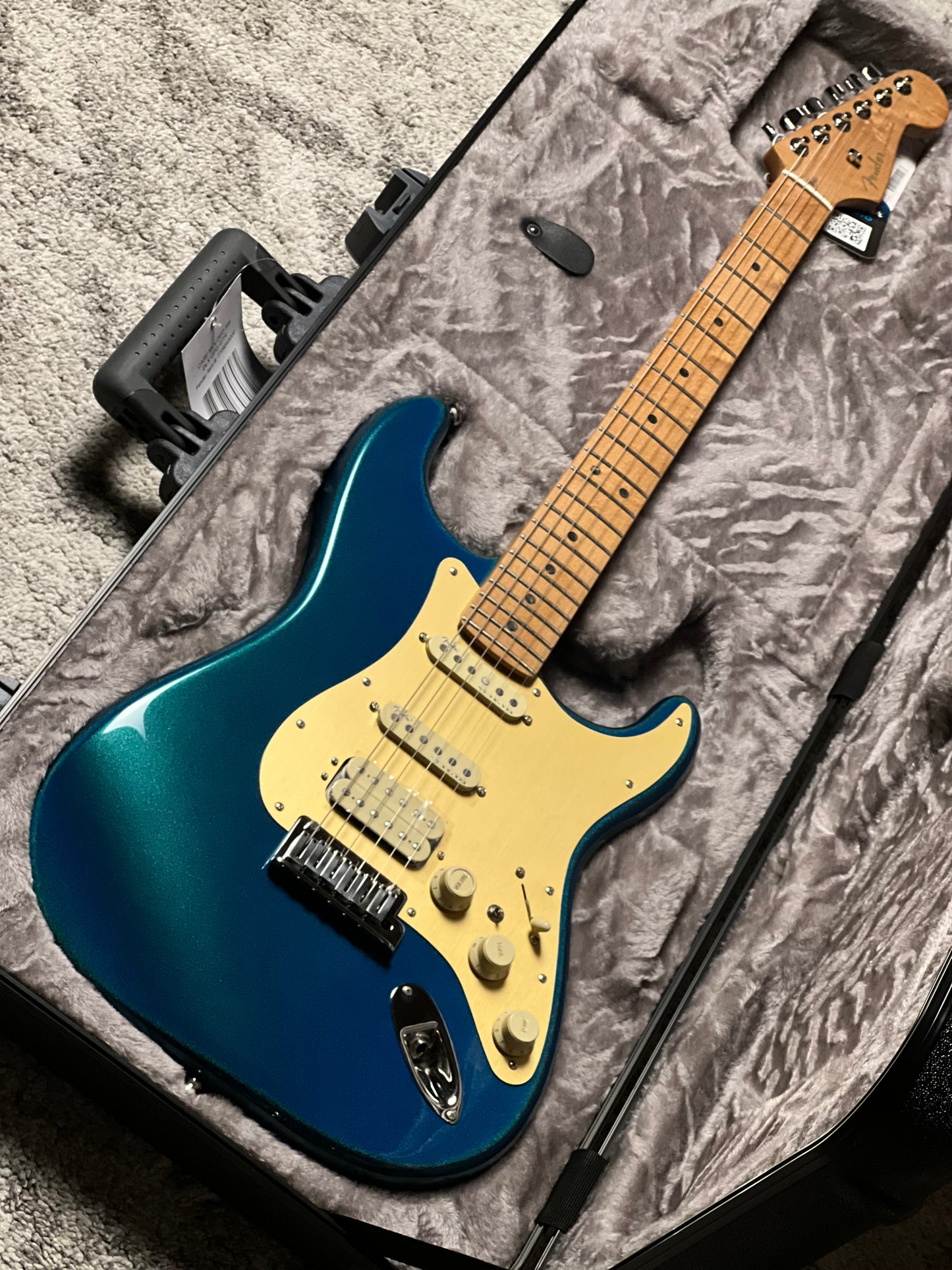 Fender FSR American Ultra II Stratocaster HSS with Roasted Maple FB in Aurora Metallic US25001512