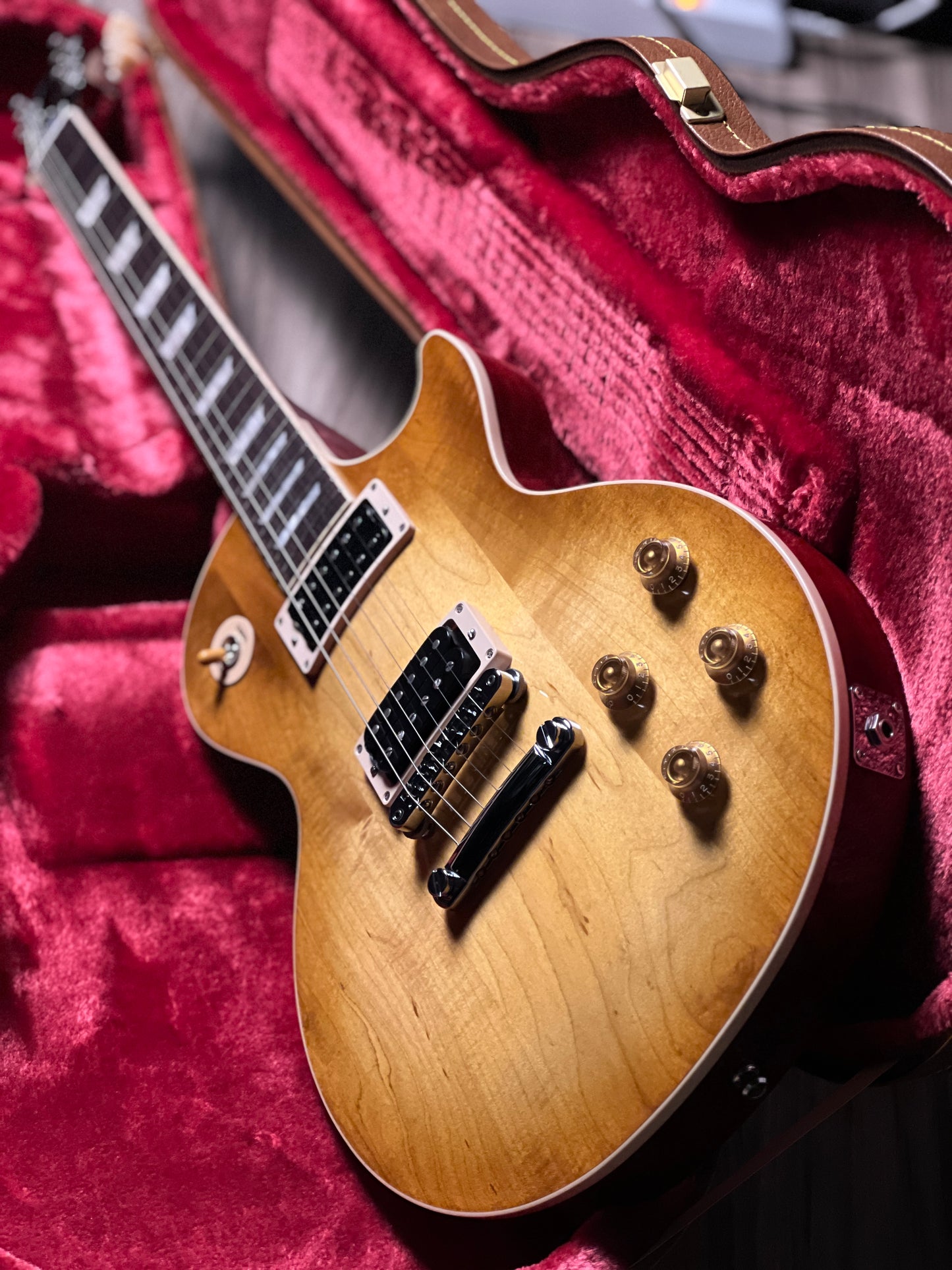 Gibson Slash "Jessica" Les Paul Standard in Honey Burst with Red Back