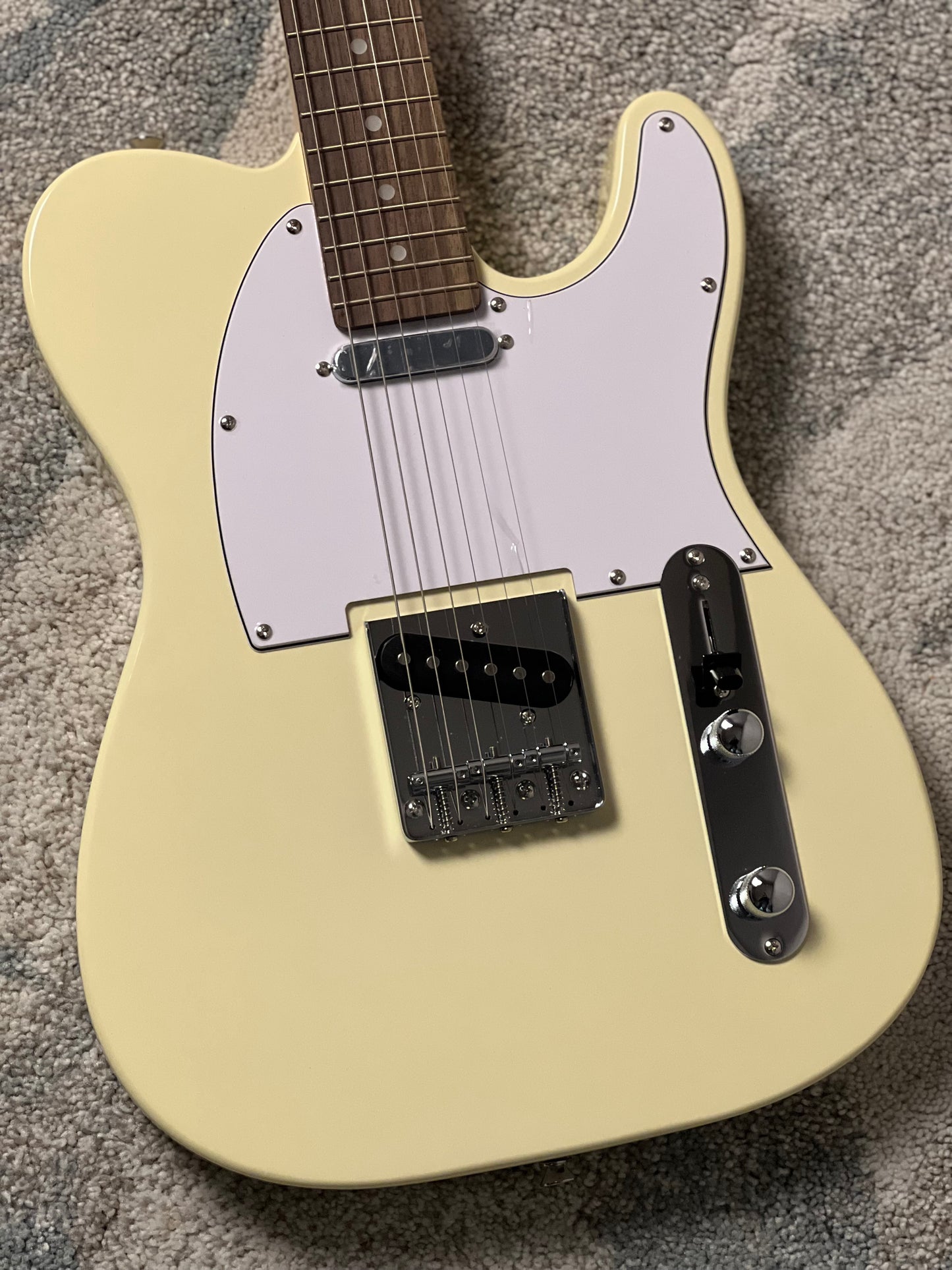 SLX Raven Classic Essentials 22 with Rosewood FB in Vintage White