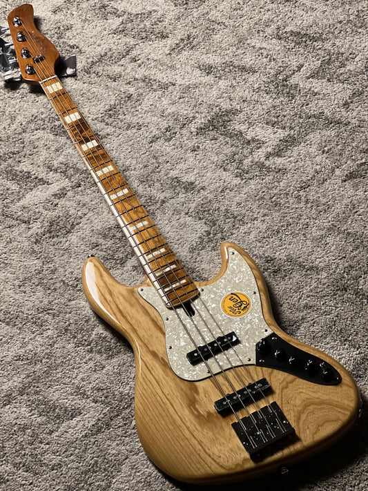 Sire Marcus Miller V8 SWAMP ASH 4 String in Natural w/Bag