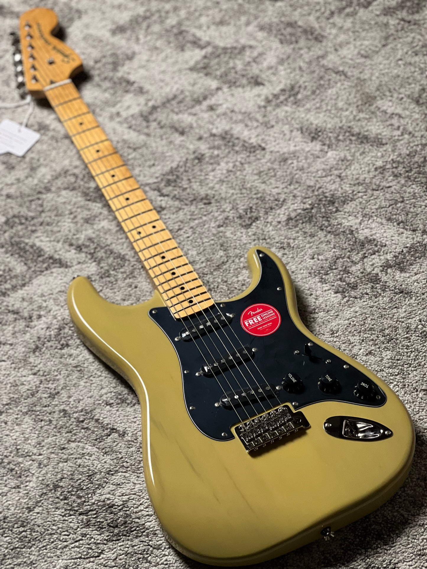Squier FSR Classic Vibe 70s Stratocaster HSS w/Black Pickguard in Vintage Blonde