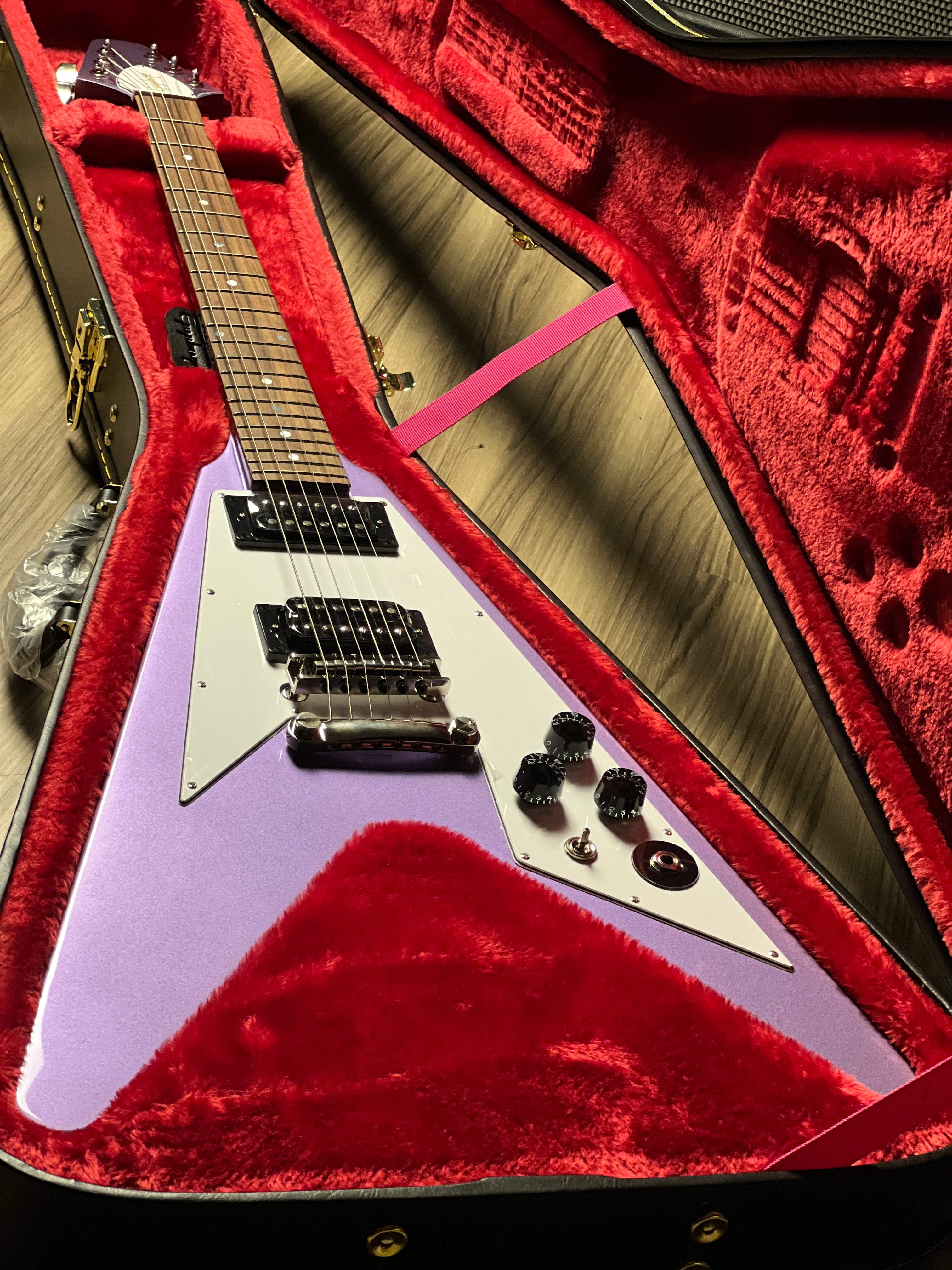 Epiphone Kirk Hammett 1979 Flying V in Purple Metallic