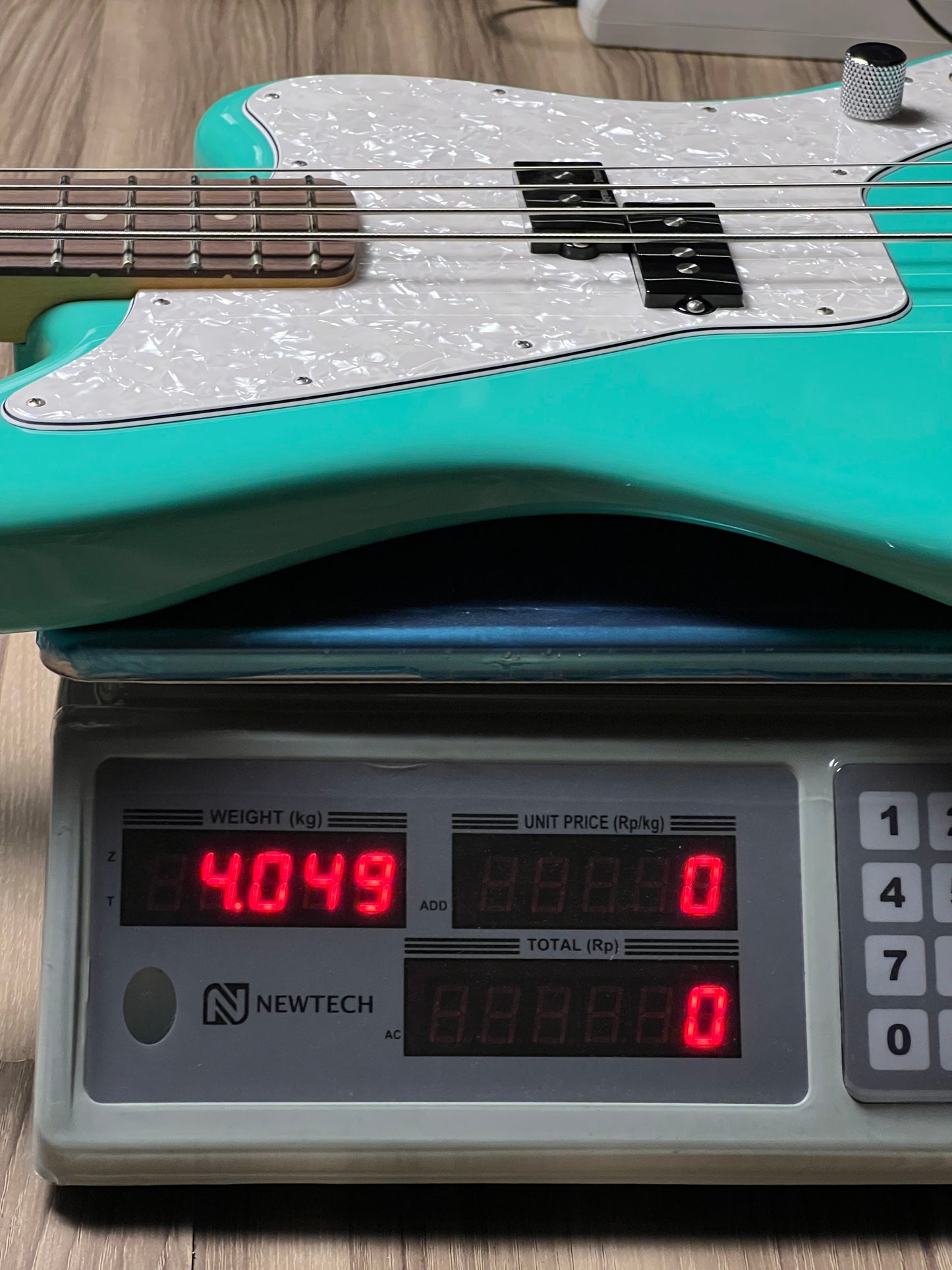 Fender Mark Hoppus Jaguar Bass Guitar with RW FB in Sea Foam Green MX24068539