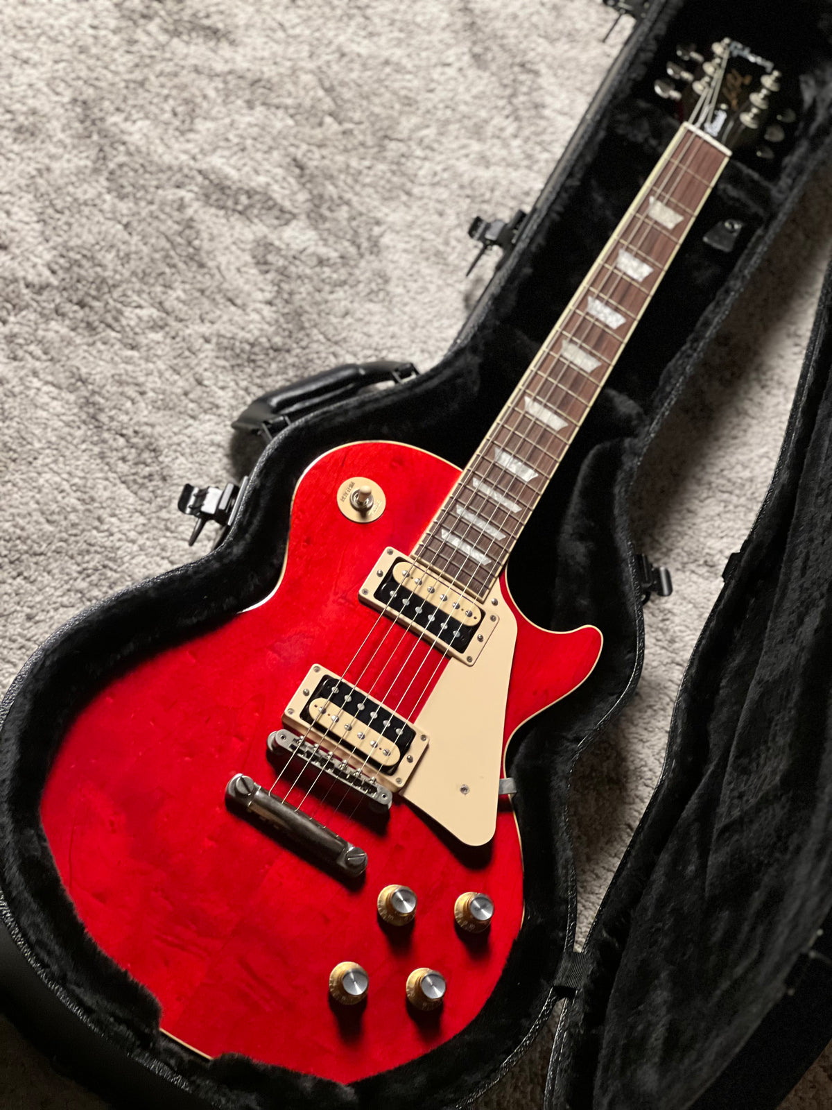 Gibson Les paul Classic in Translucent Cherry w/Case 216430070