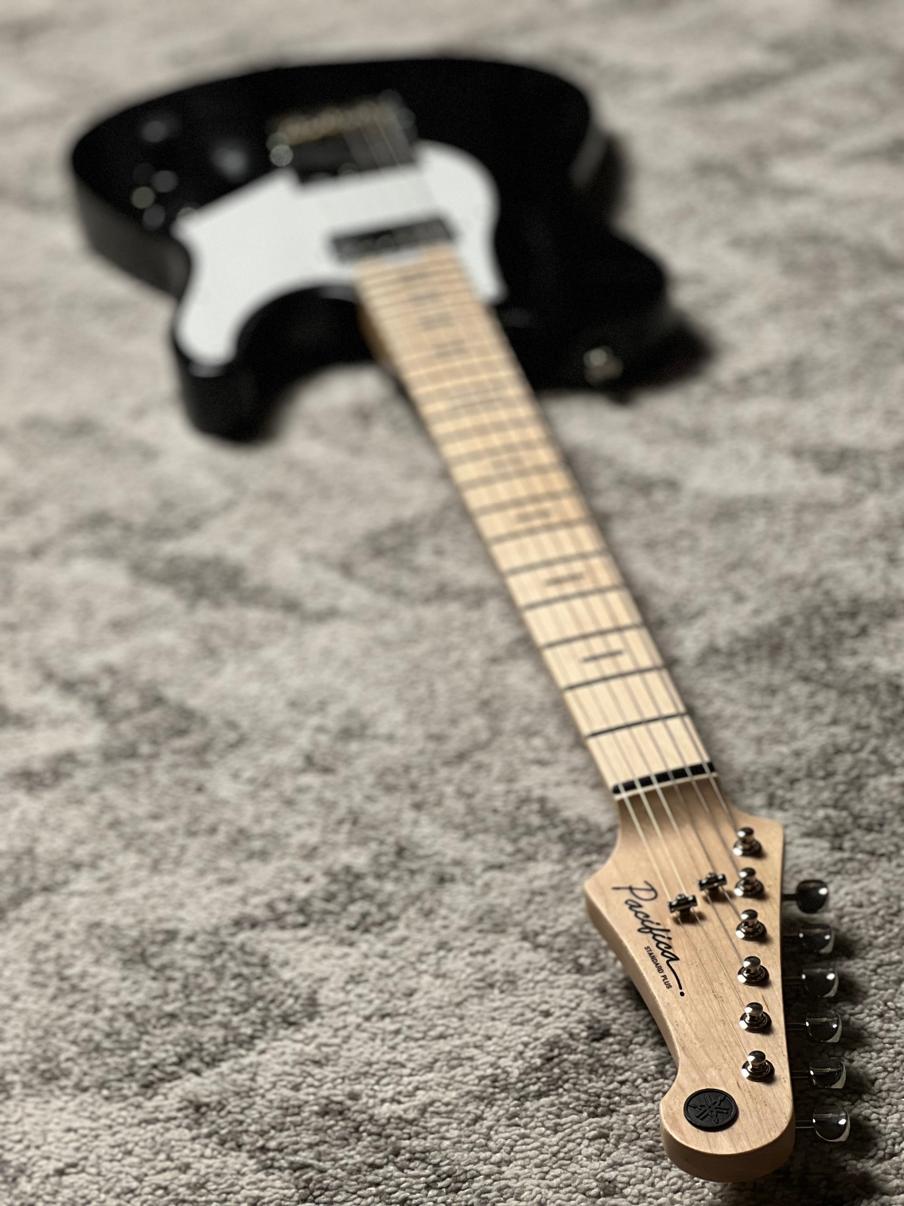 Yamaha PACS+11SM Pacifica Standard Plus in Black with Maple