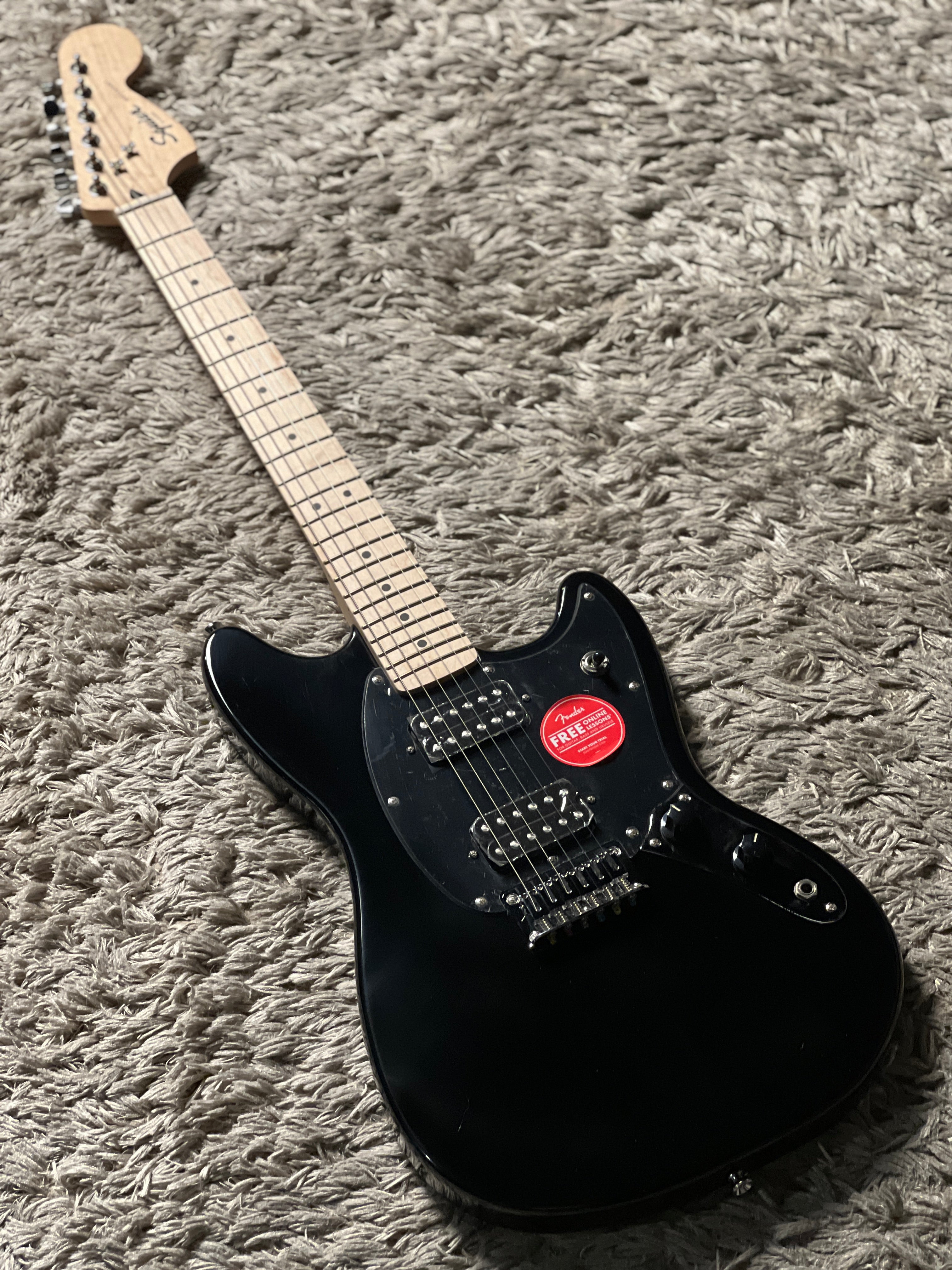 Squier Ltd Ed Sonic Mustang HH with Maple FB in Black
