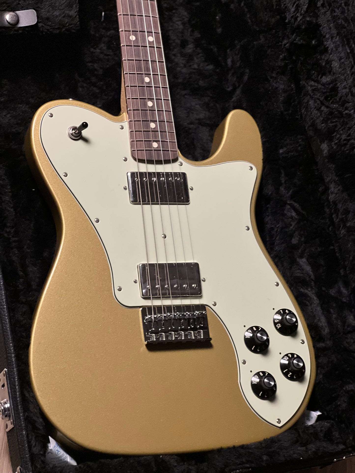 Fender Chris Shiflett Telecaster Deluxe with Case in Shoreline Gold MX22072937